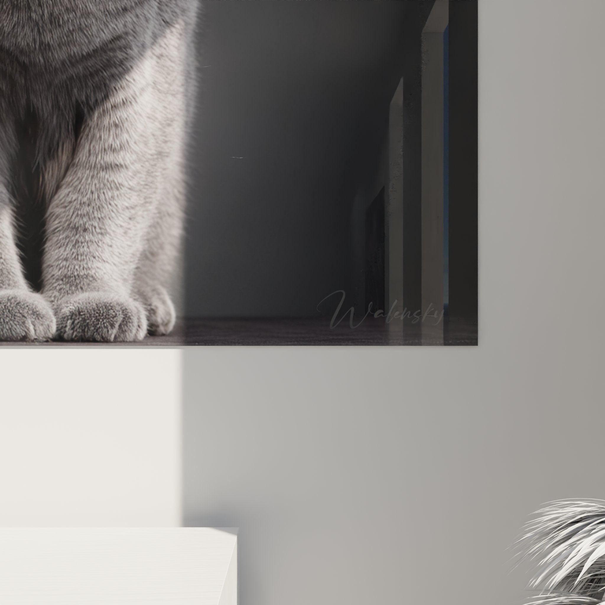 Vista d'insieme quadro British Shorthair grigio in soggiorno contemporaneo decorazione murale gatto di razza