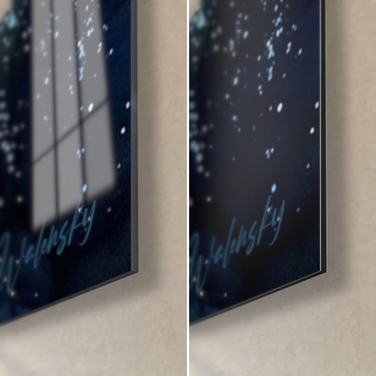 Tableau rayons de soleil sous-marins dorés sur fond bleu nuit, coin bas droit : verre brillant reflétant la fenêtre, Dibond mat
