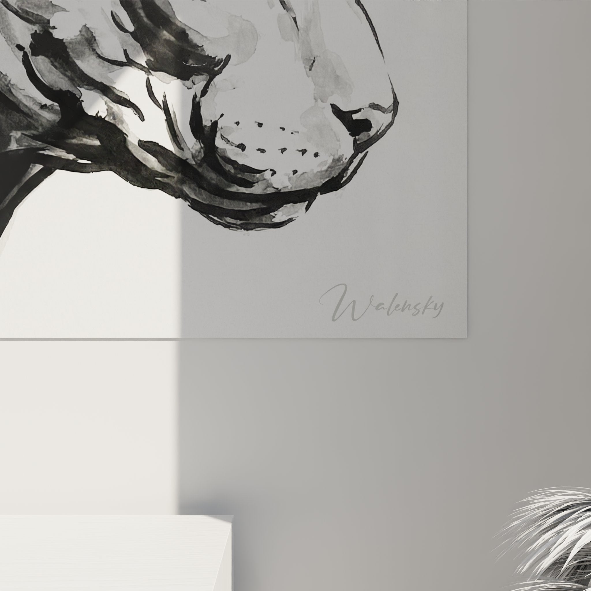 Vista generale della tela gatto Peterbald appesa al muro, formato orizzontale adatto a soggiorno o ufficio moderno