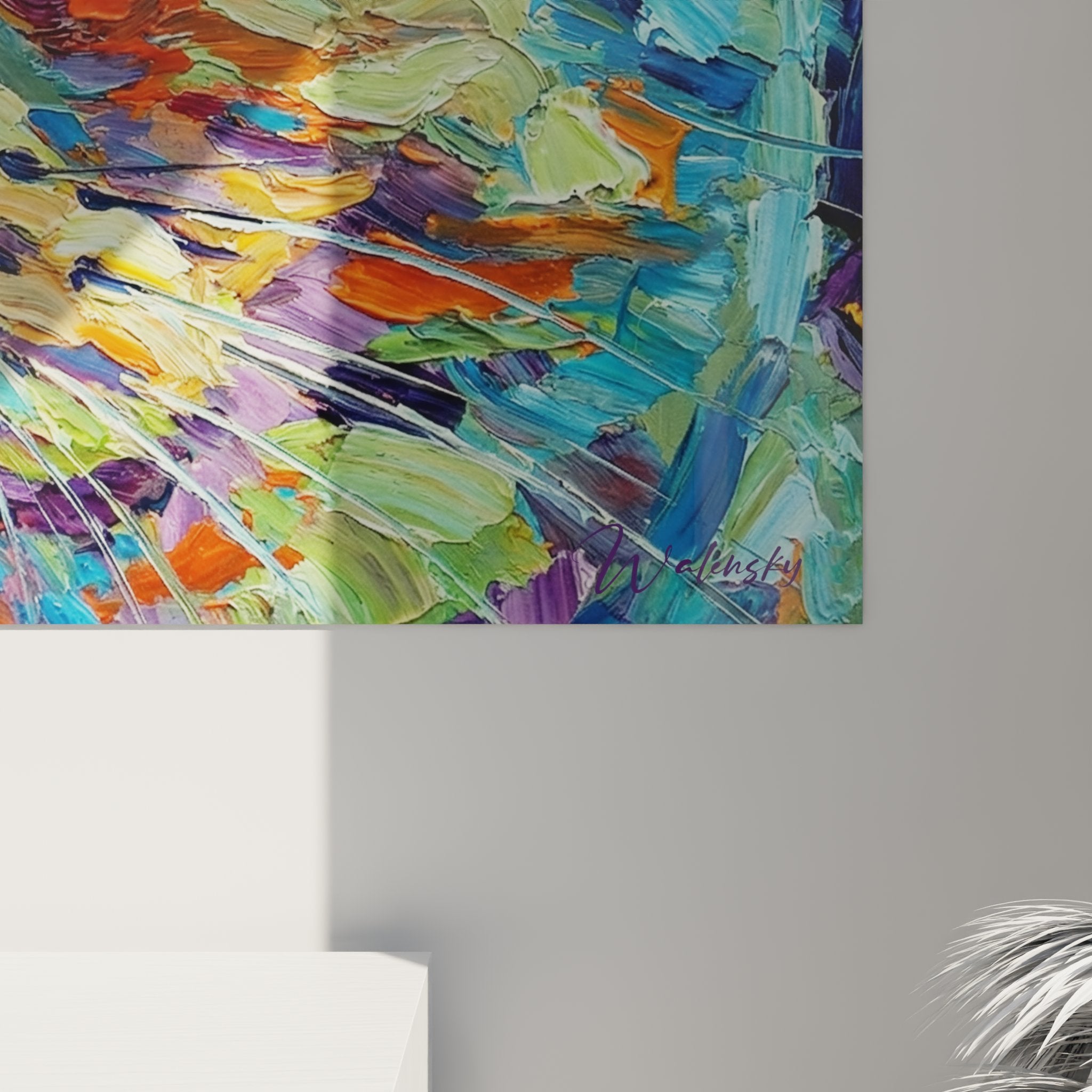 Übersicht des farbenfrohen British-Shorthair-Katzenwandbildes in einem eleganten zeitgenössischen Interieur