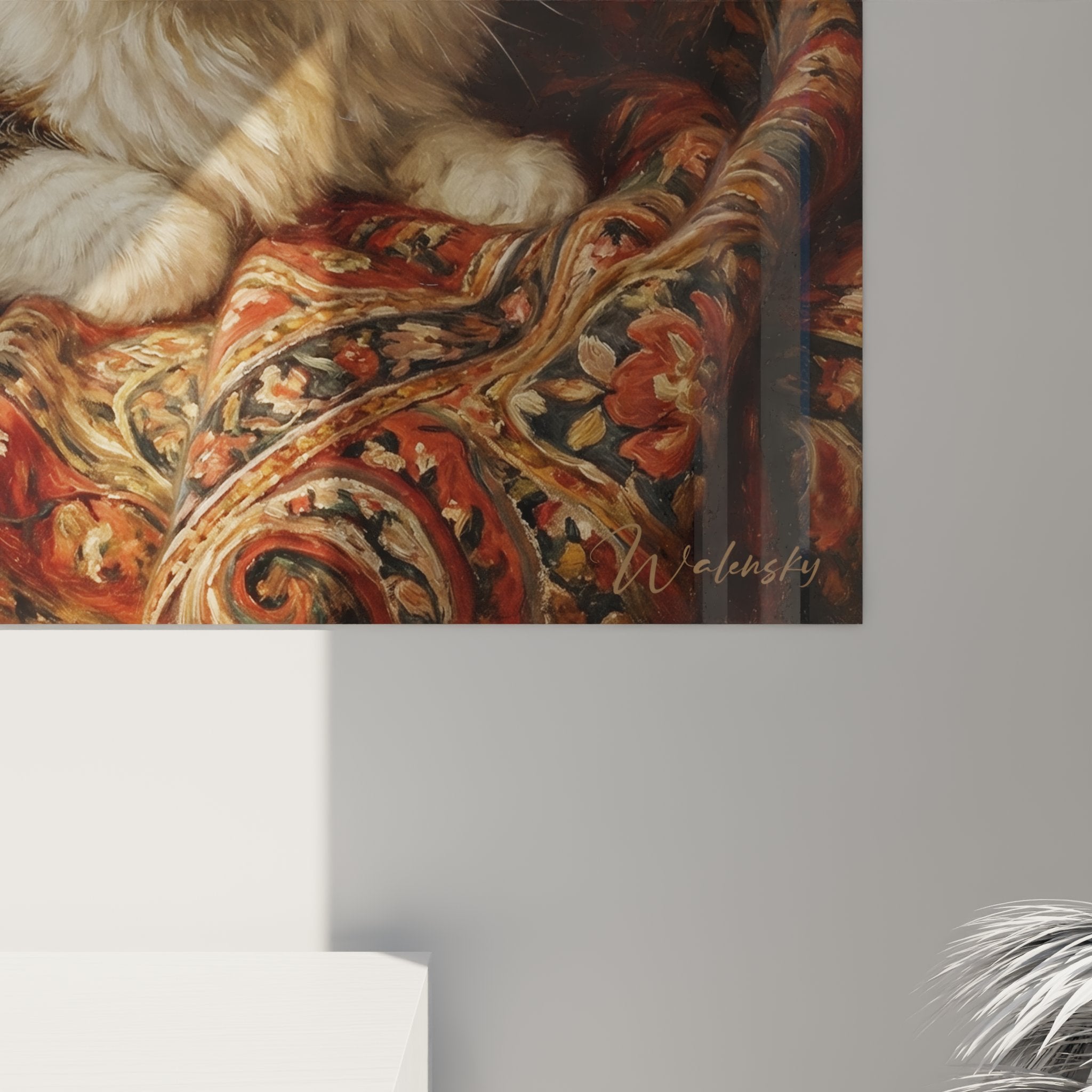 Panoramica del quadro gatto Ragamuffin su tessuto orientale con dettagli della pelliccia setosa