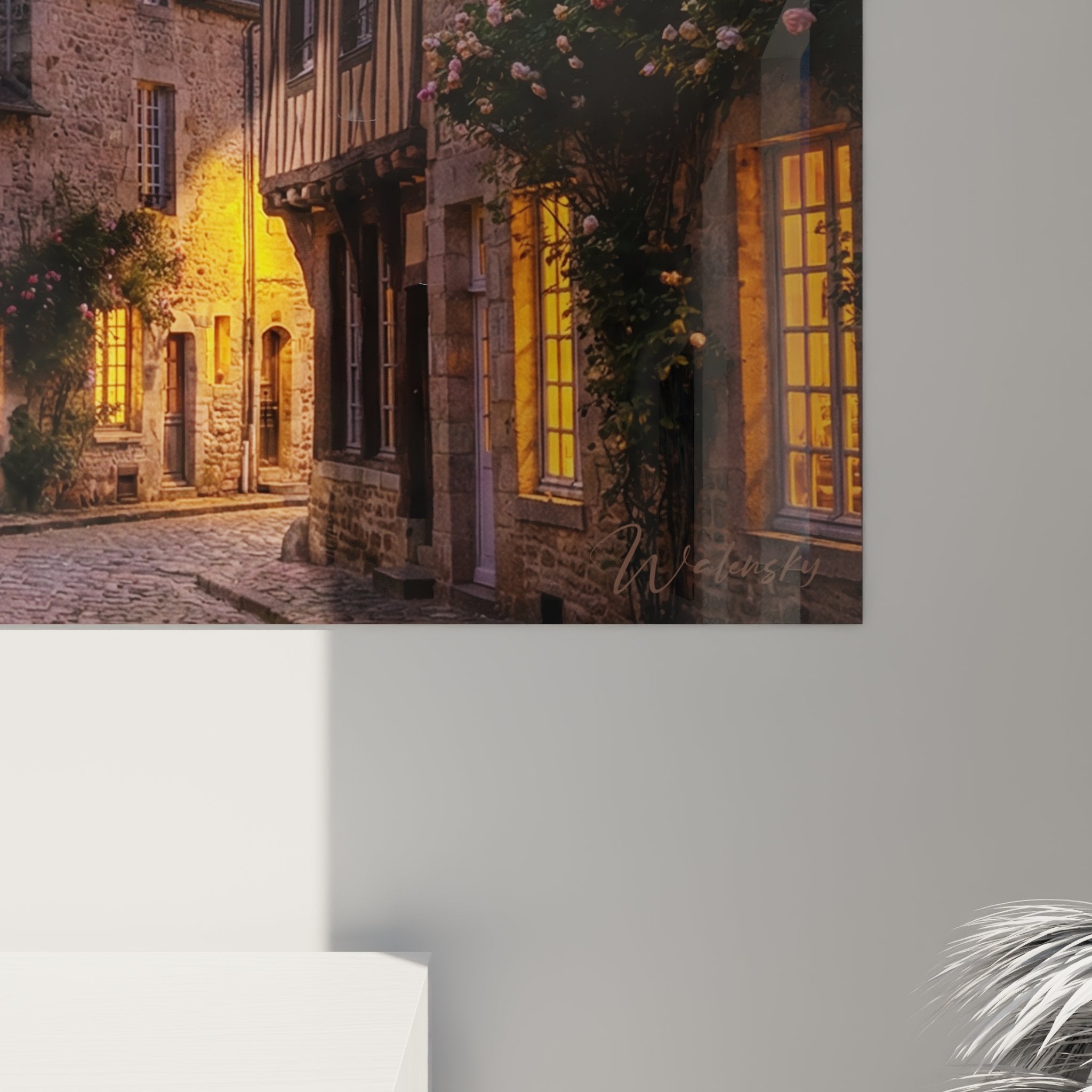 Vue d'ensemble tableau village Normandie, rue pavée bordée de maisons traditionnelles sous ciel crépusculaire