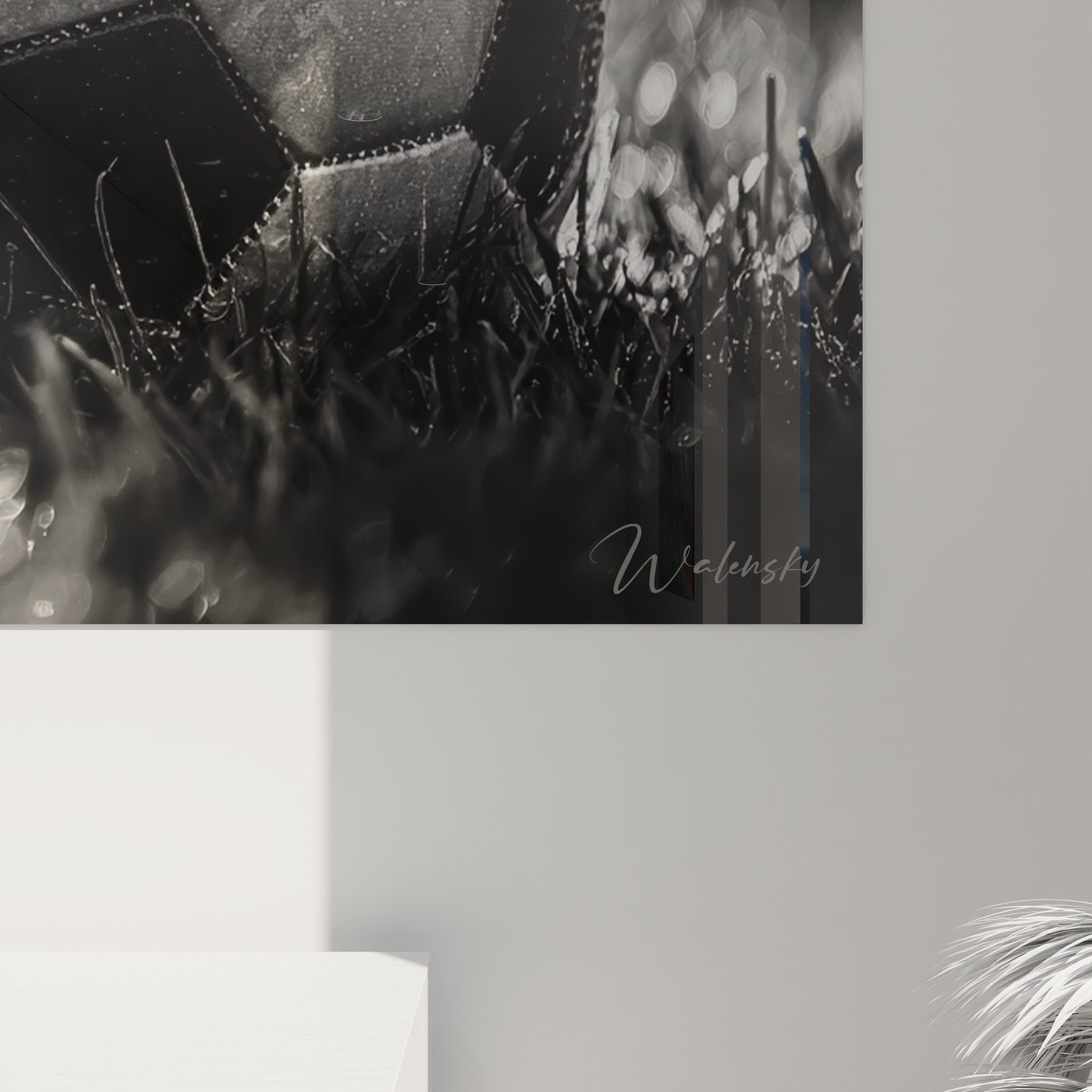 Vue d ensemble tableau football noir blanc accroche au mur avec ballon terrain et effet lumiere bokeh