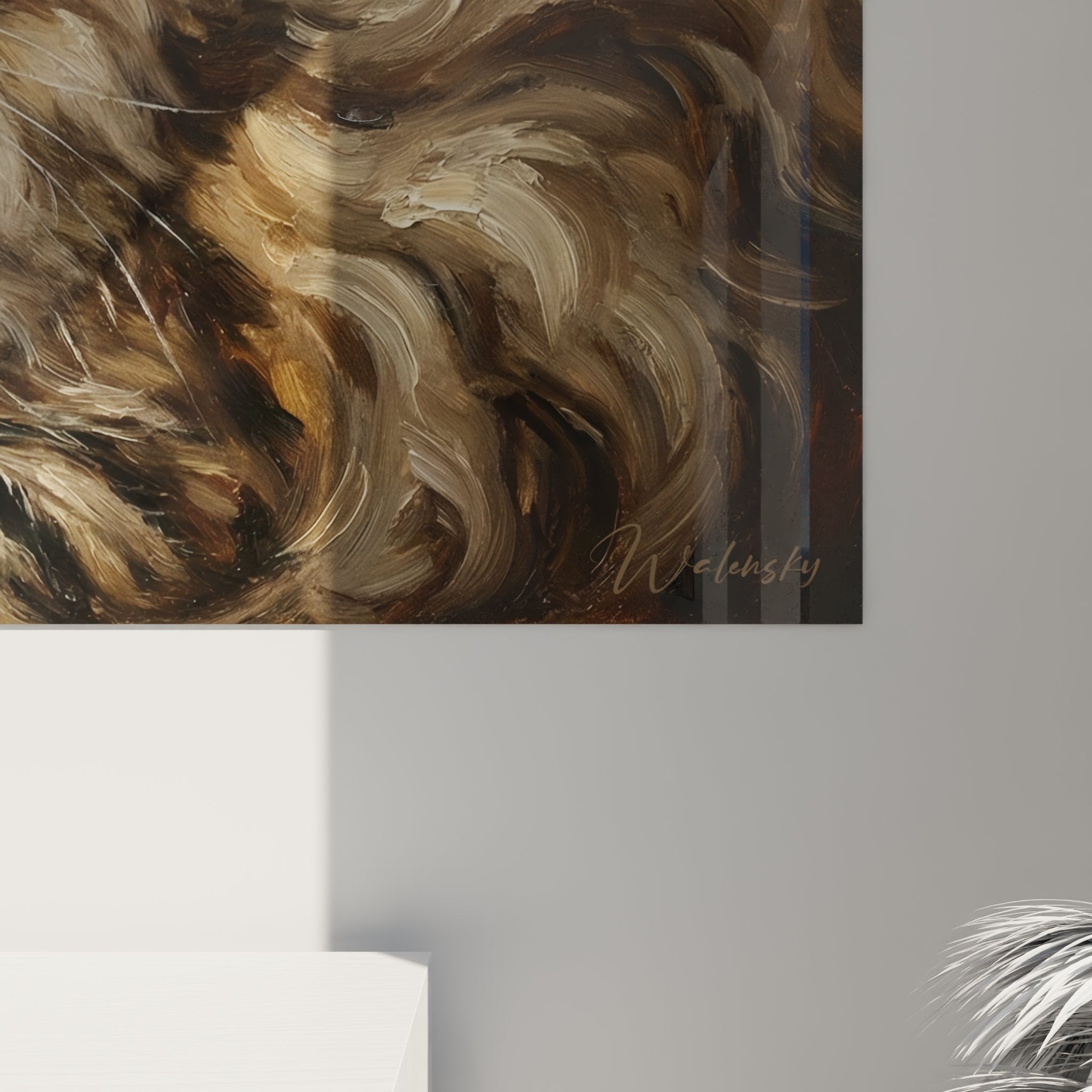 Vue d'ensemble du tableau Norwegian Forest Cat avec ses tourbillons dorés dans un intérieur contemporain