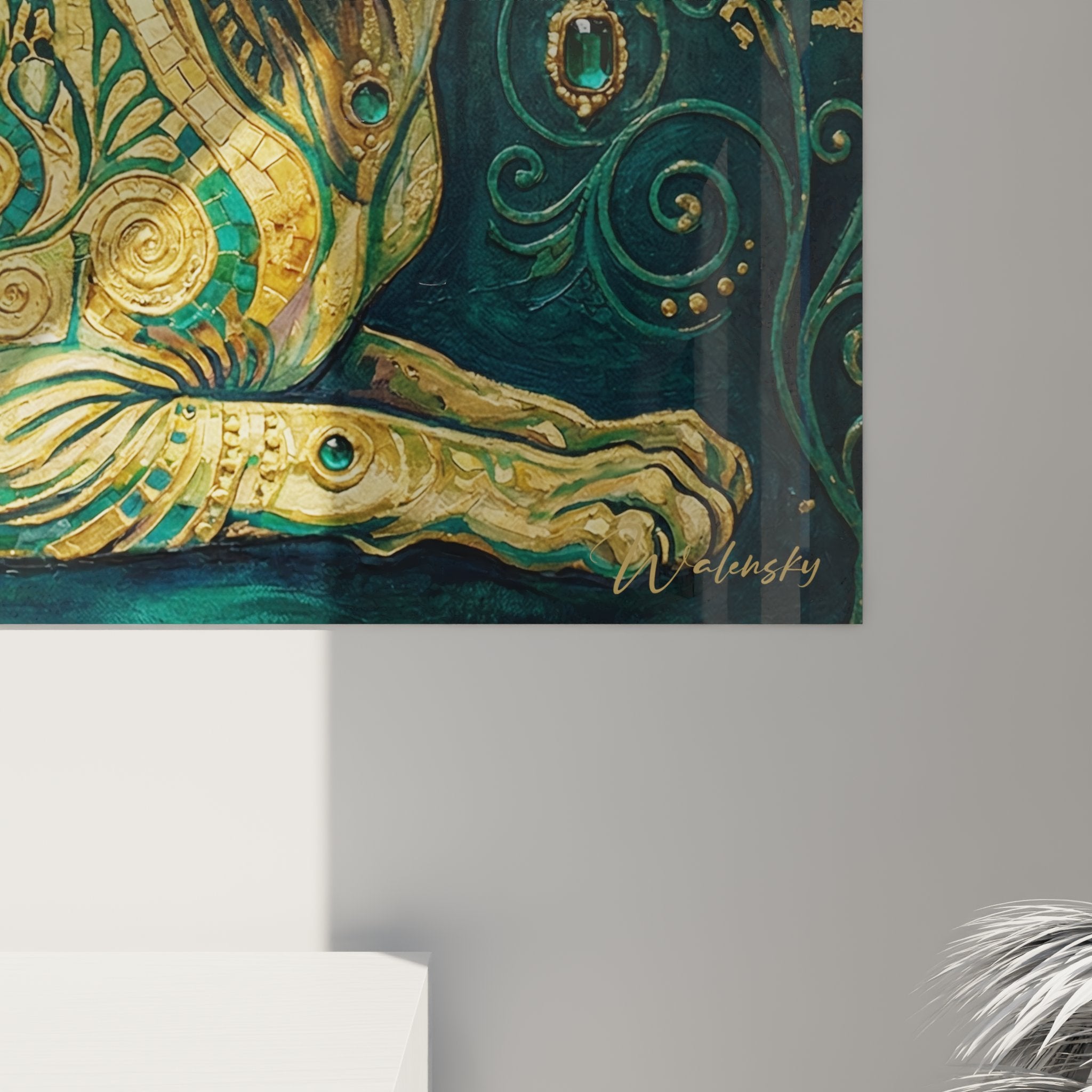 Panoramica del quadro murale gatto bizantino con decorazioni preziose in interno contemporaneo