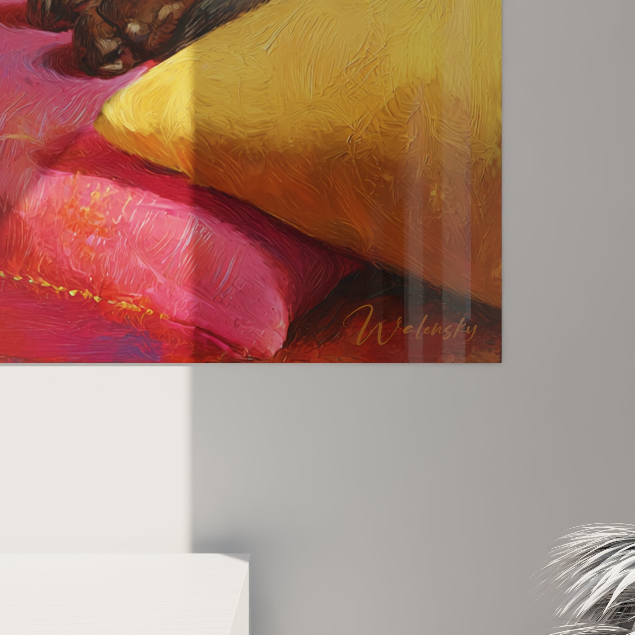 Vista d'insieme quadro gatto Tonkinese disteso su cuscini vivaci, opera decorativa stile pittorico espressivo