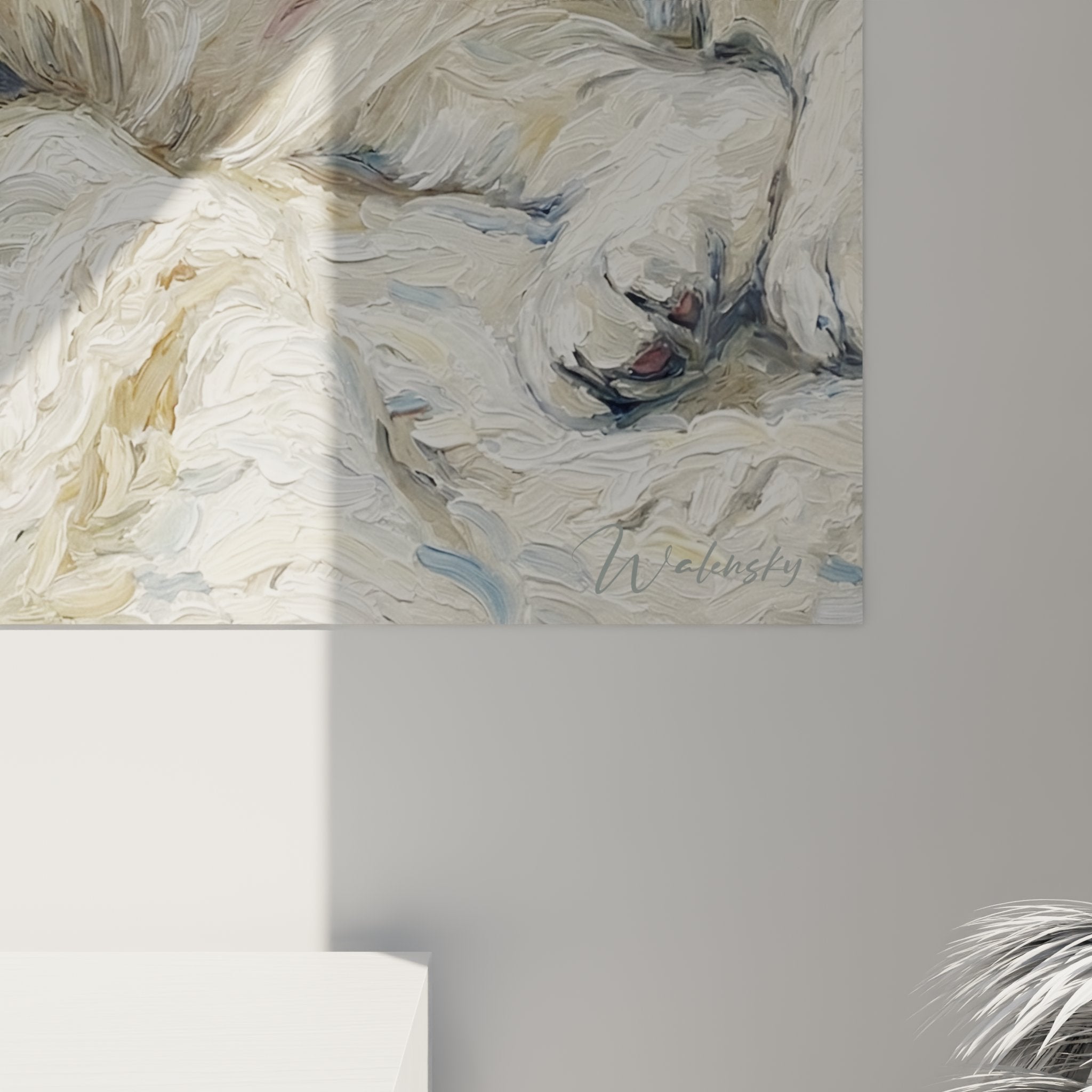 Vue d'ensemble tableau mural chat Burmilla blanc dans salon moderne et lumineux