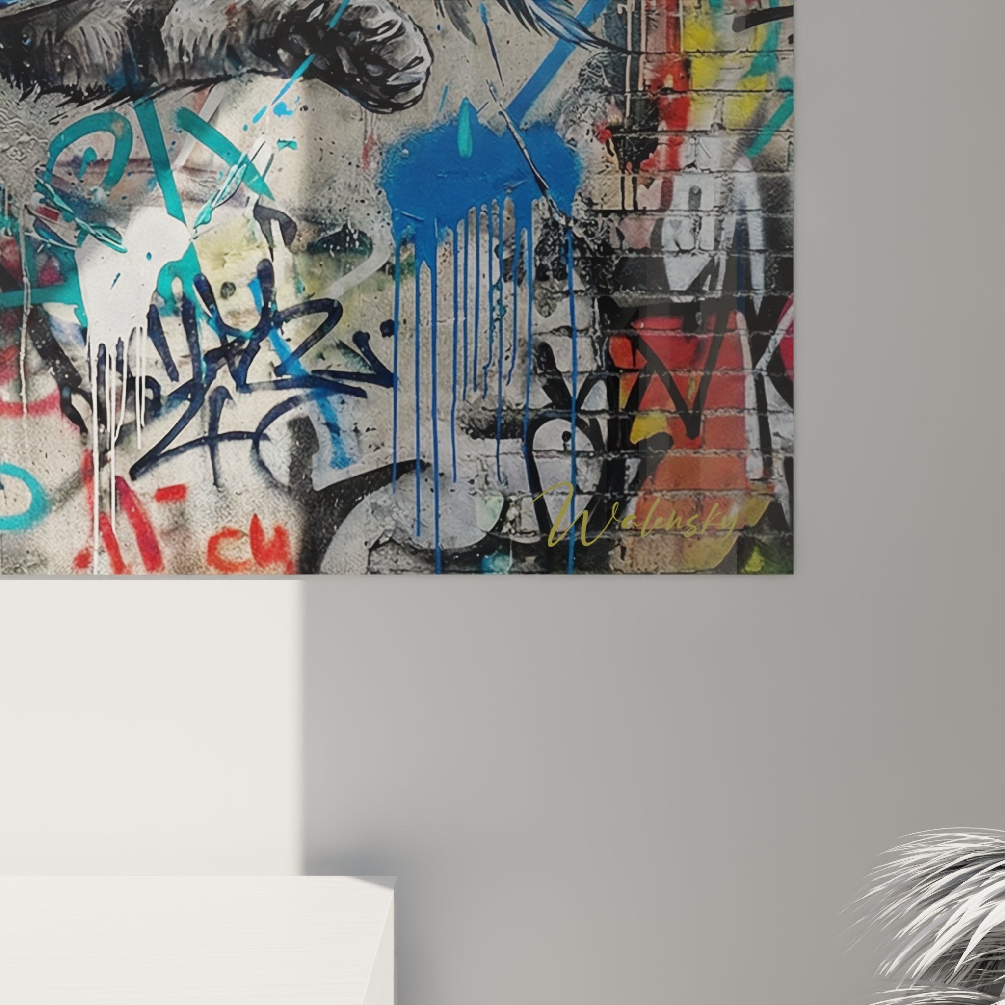 Vue d'ensemble du tableau street art chat avec graffitis sur mur de briques pour decoration interieure