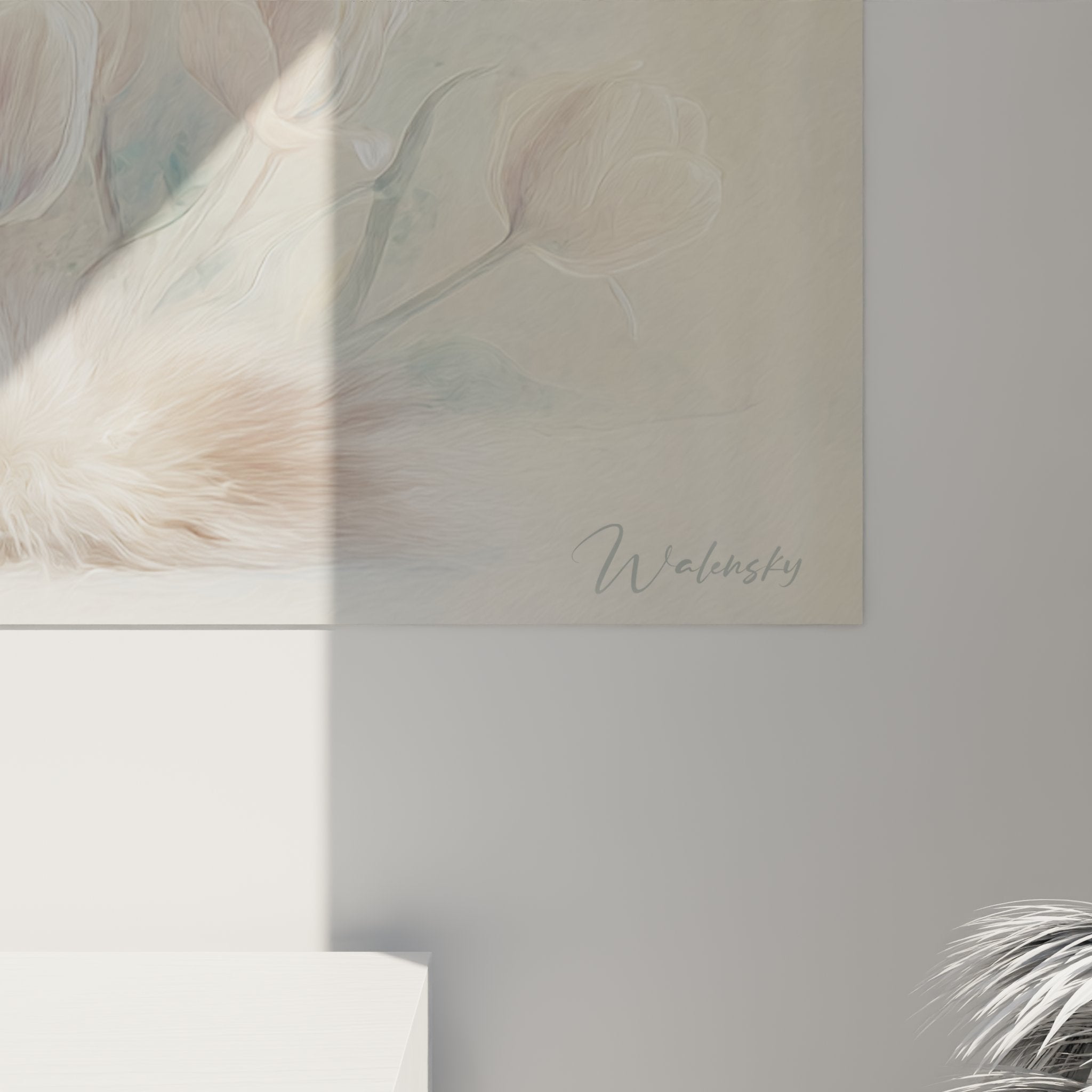 Vista generale quadro murale gatto birmano in soggiorno moderno con tulipani bianchi decorativi