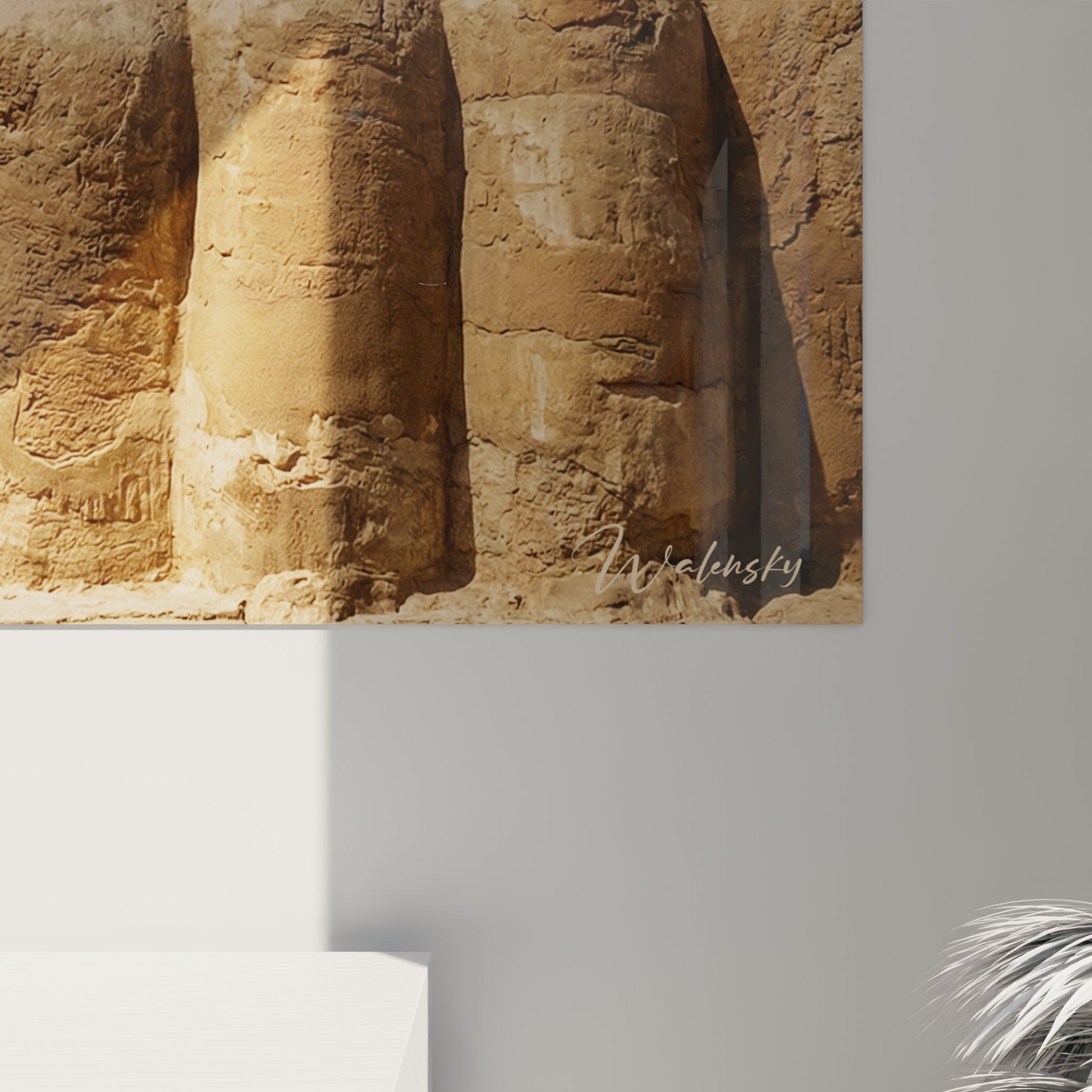 Gesamtansicht Wandgemälde Katze Egyptian Mau in Dekoration antiker ägyptischer Ruinen