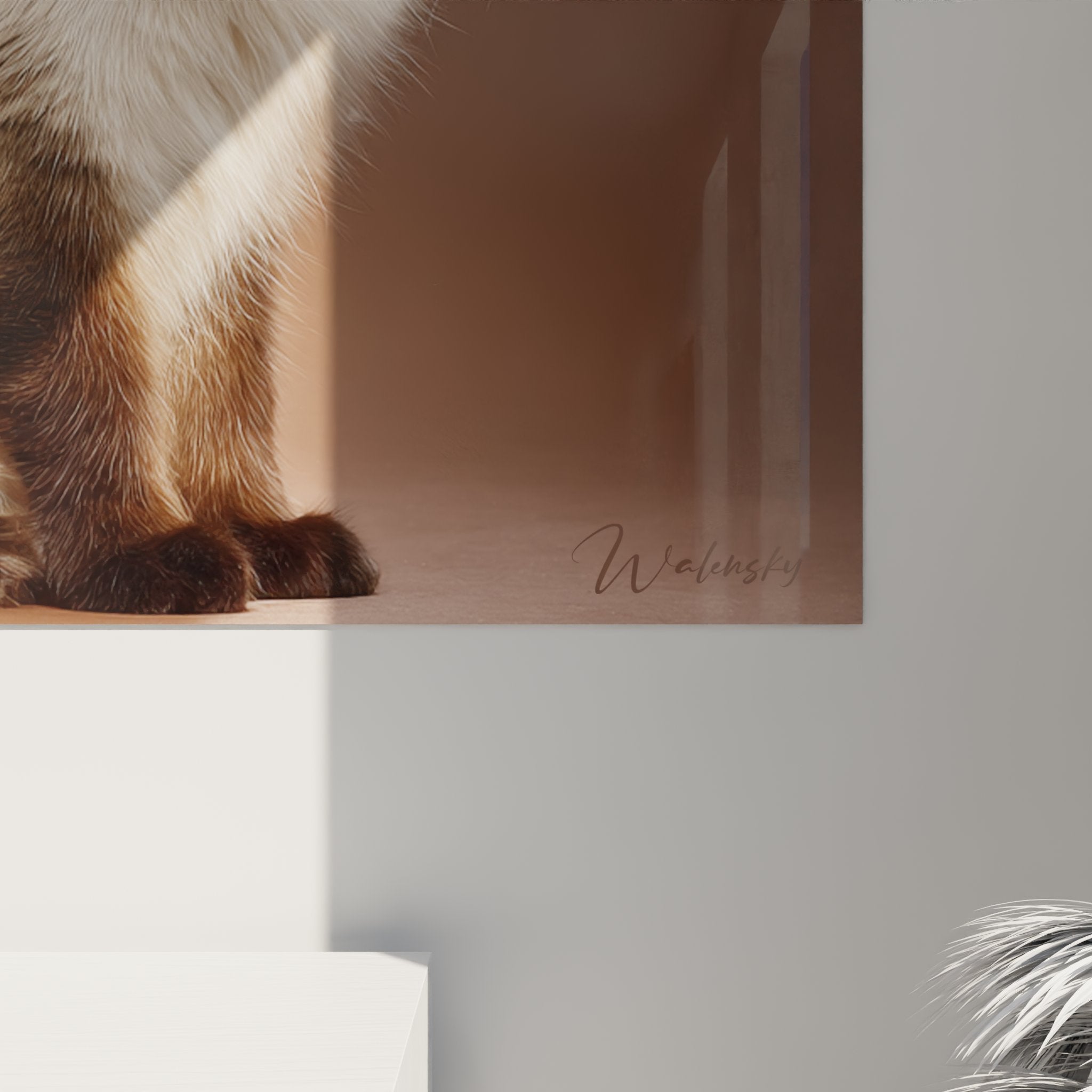 Vue d'ensemble tableau chat Balinais dans salon moderne illustrant grâce orientale et élégance féline