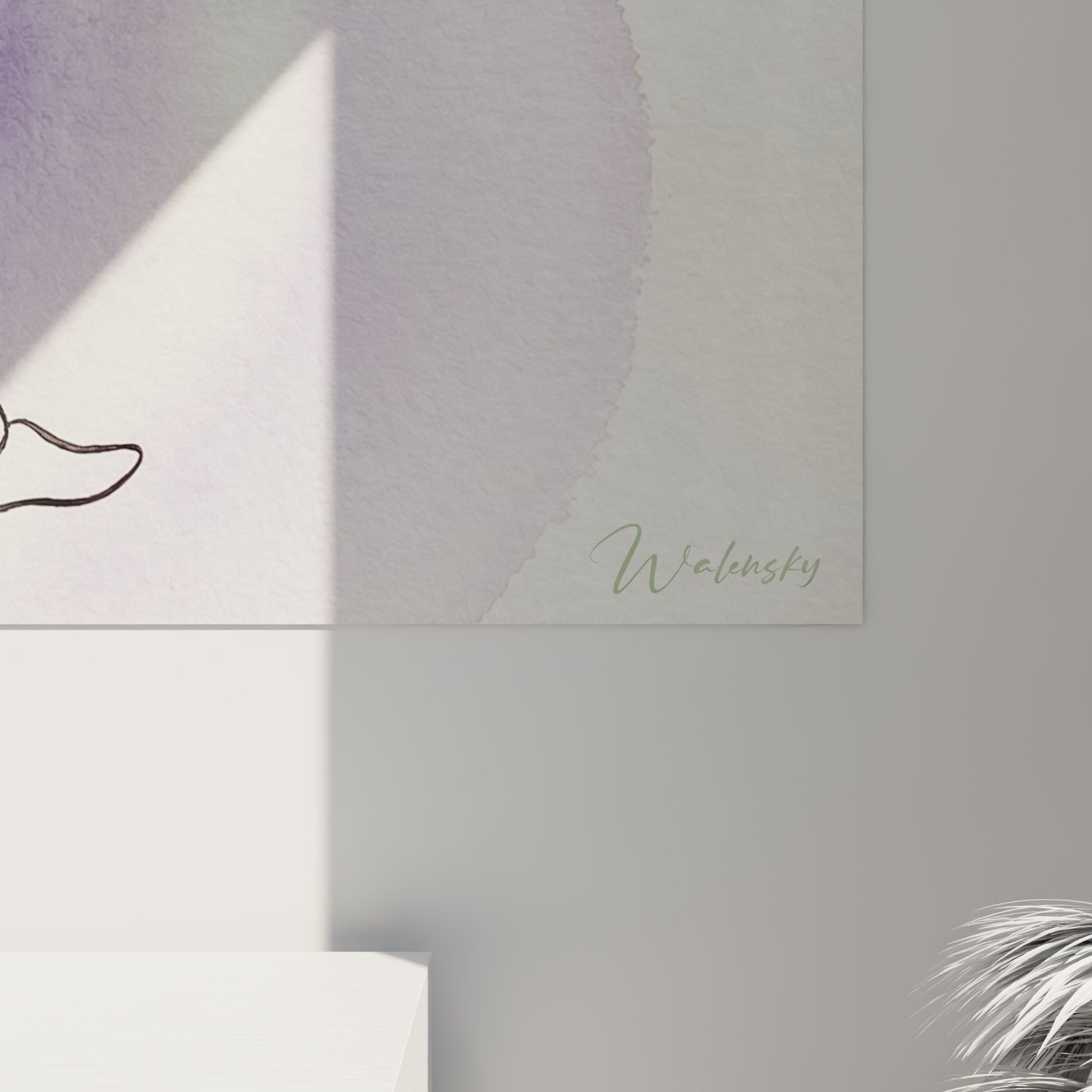 Vista d'insieme del quadro runner spirituale appeso alla parete in un interno moderno e luminoso