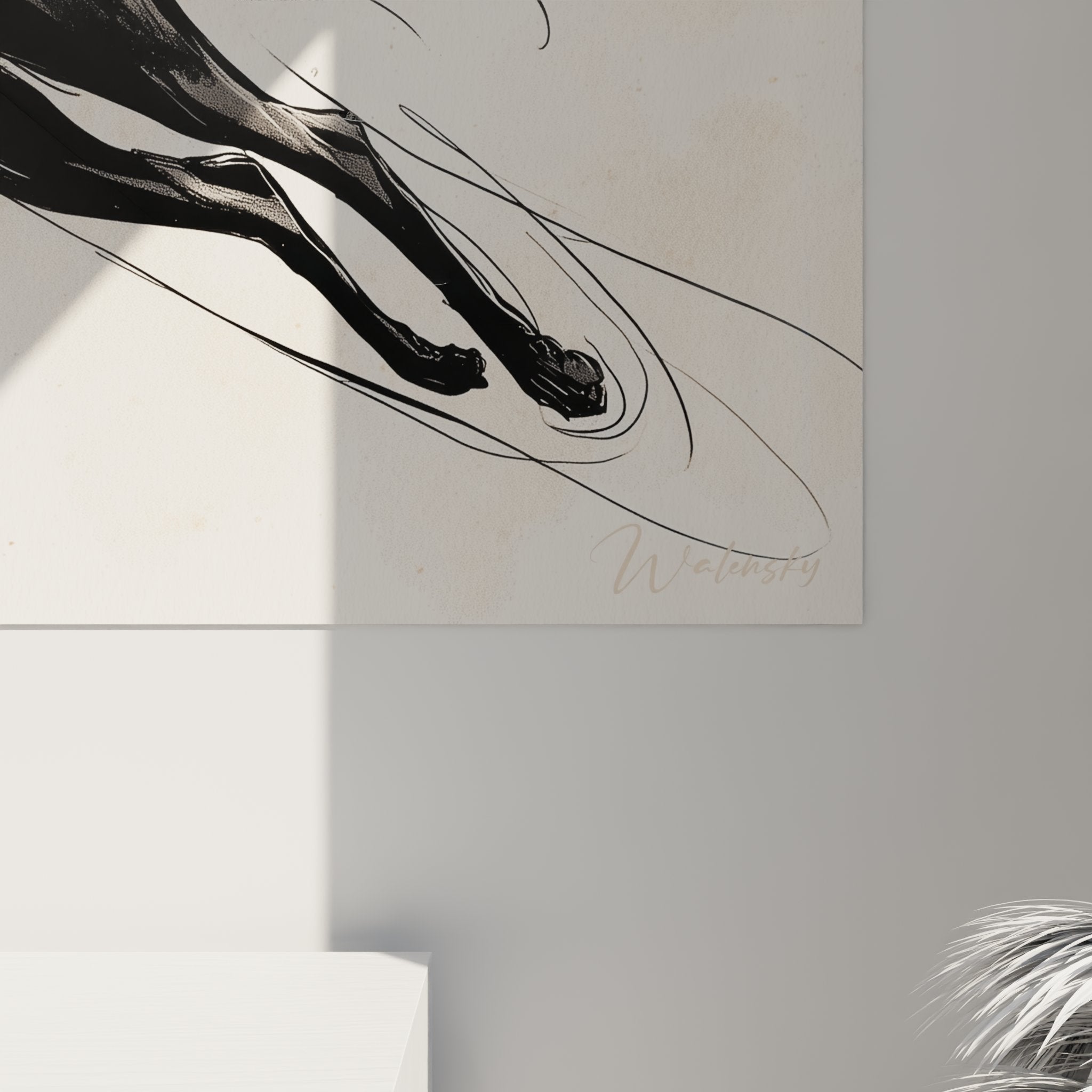 Vue d'ensemble tableau mural chat Oriental Shorthair bond dynamique dans salon contemporain décoration féline