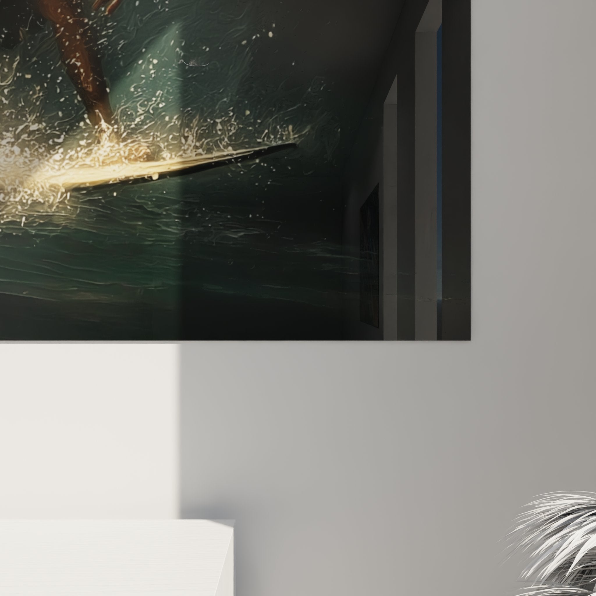 Vue d'ensemble du tableau mural surf vague dorée dans un intérieur moderne style coastal