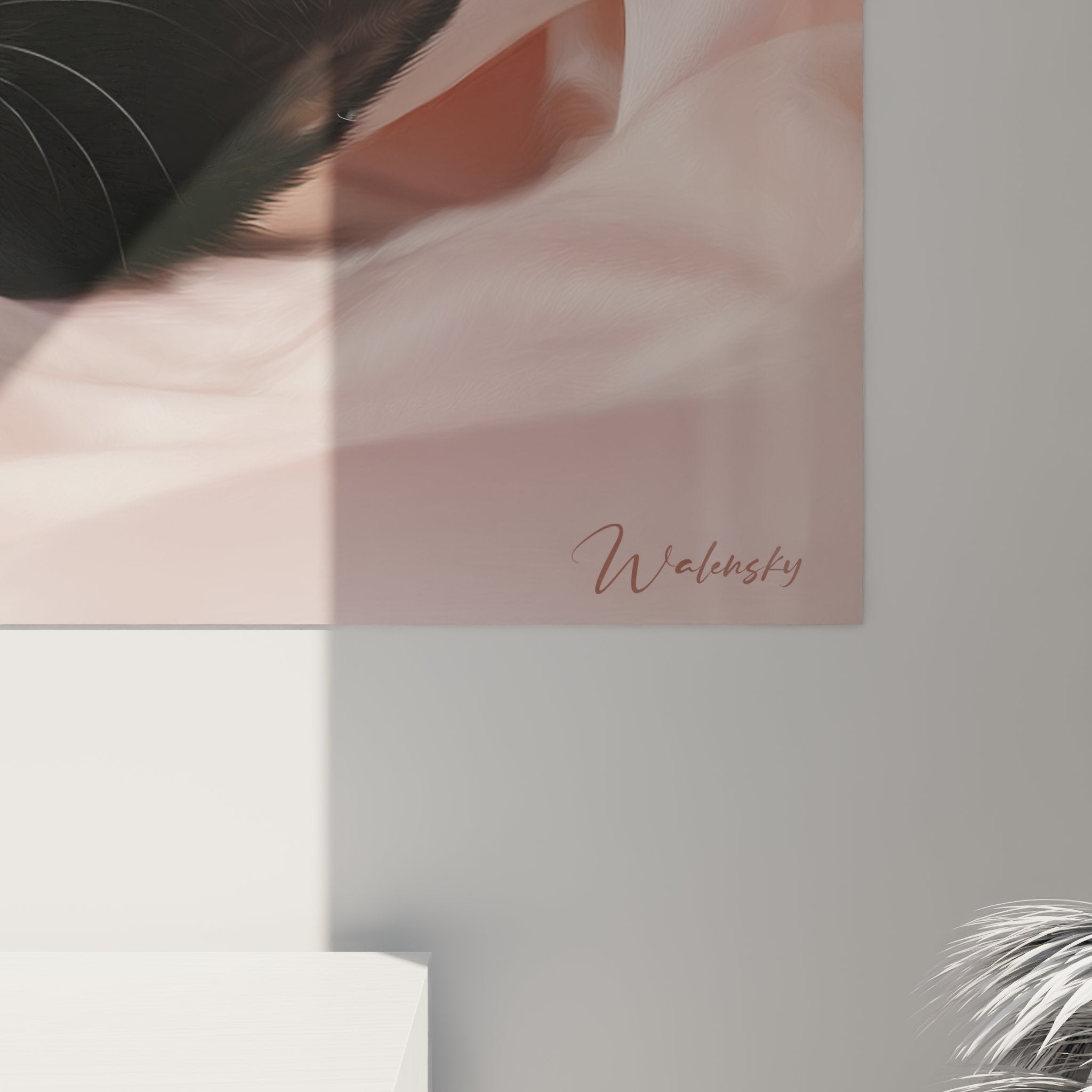 Vue d'ensemble tableau mural chaton noir, art décoratif félin dans intérieur contemporain élégant