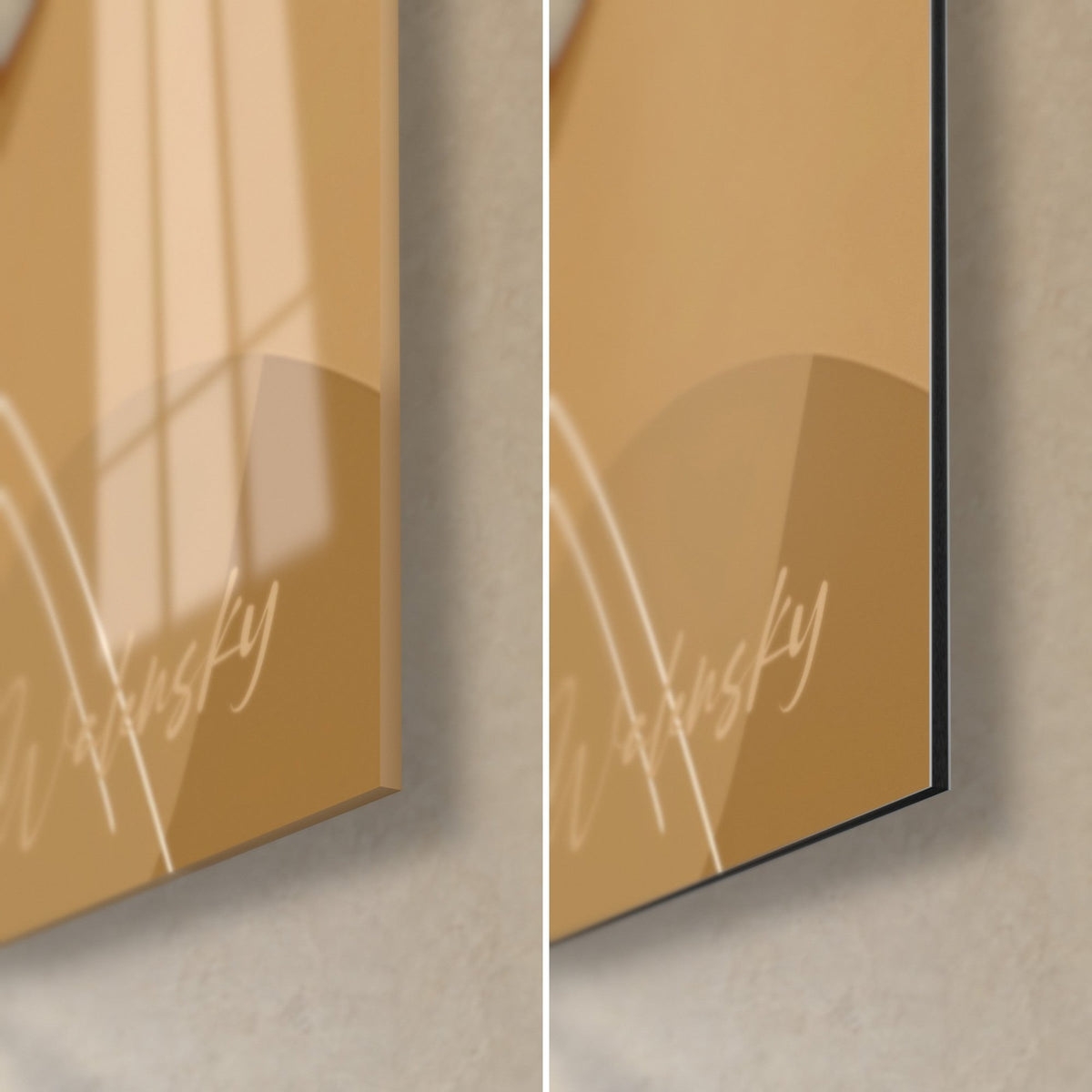 Tableau chat singapura, coin bas droit en ocre doré : verre acrylique brillant reflétant la fenêtre, alu Dibond mat noir, tranche de 3 mm