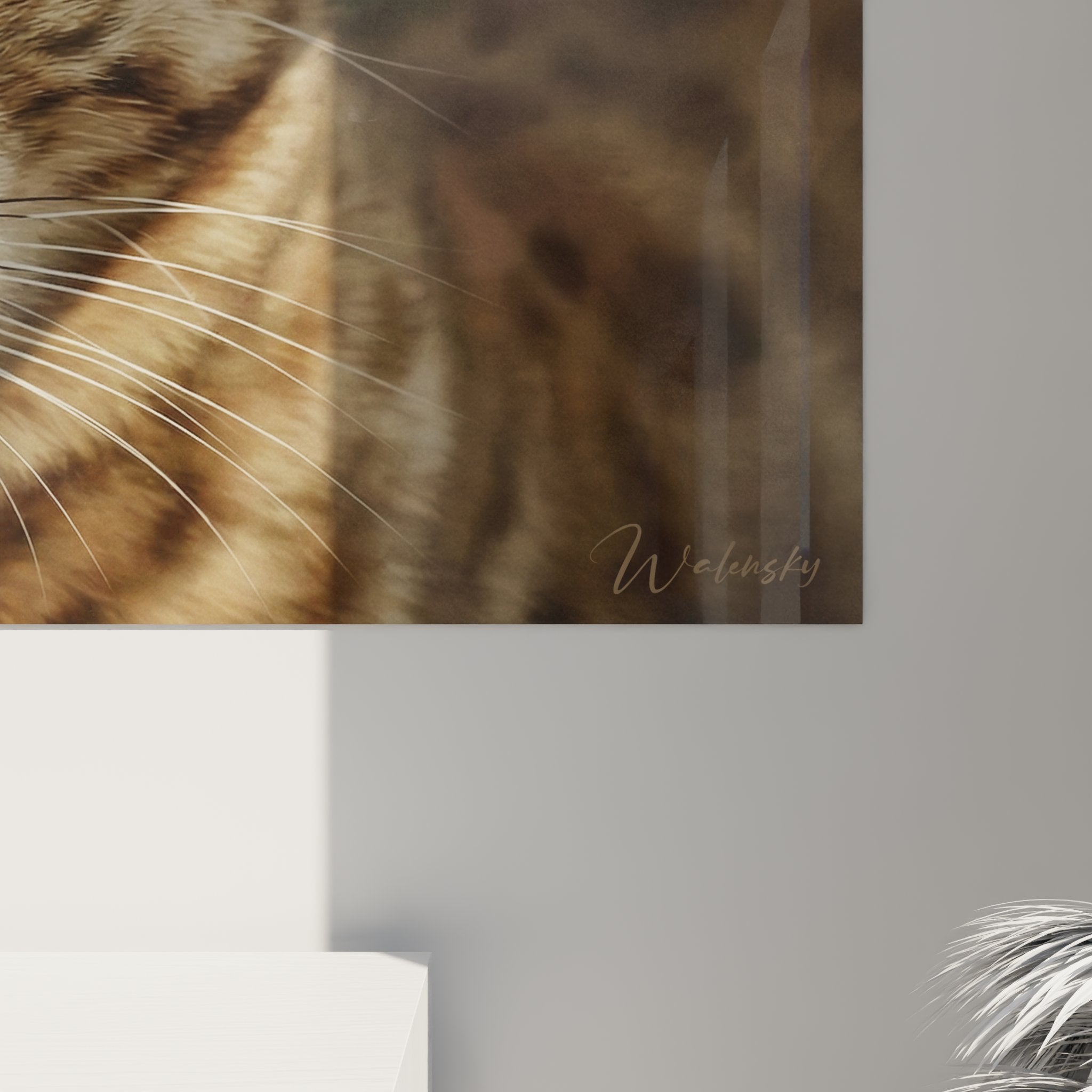 Vue d'ensemble tableau mural chat Ocicat dans salon contemporain, décoration artistique féline élégante