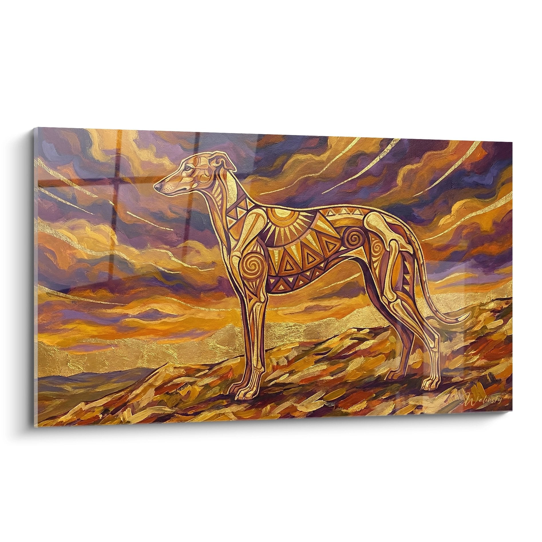 Lévrier greyhound aux motifs tribaux dorés sur paysage désertique coucher soleil violet orange art décoratif