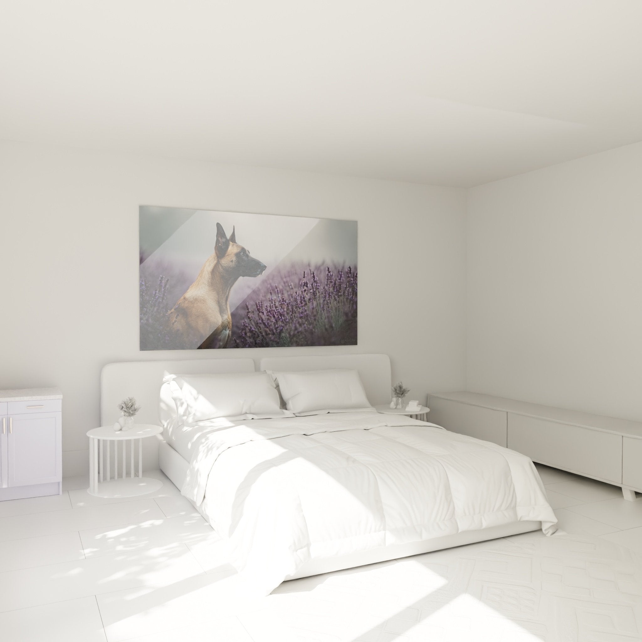 Belgischer Schäferhund Malinois Gemälde mit violetten Lavendeltönen, das ein Schlafzimmer in beruhigenden Naturtönen dekoriert
