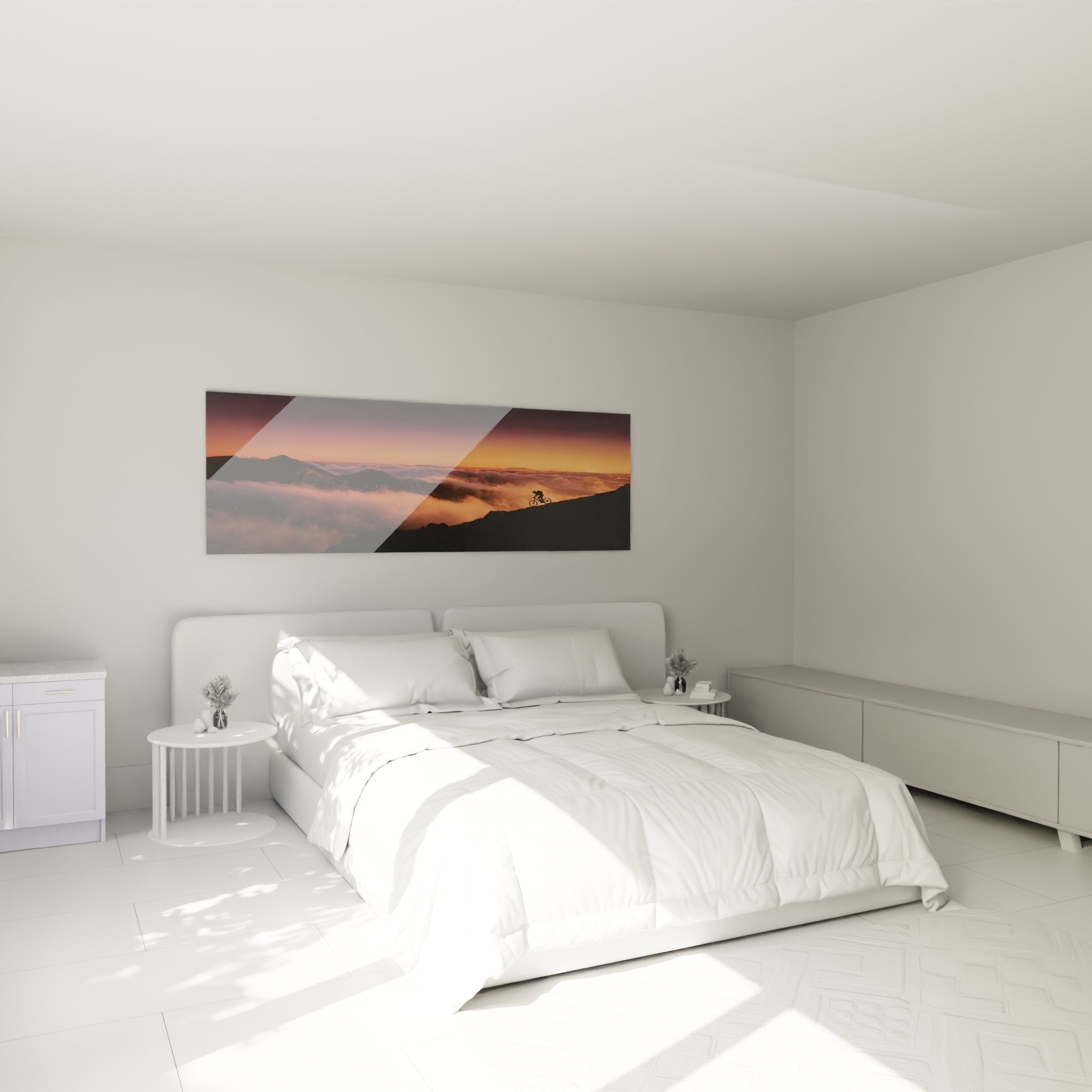 Tableau VTT montagne nuages installé dans chambre moderne avec décoration cyclisme