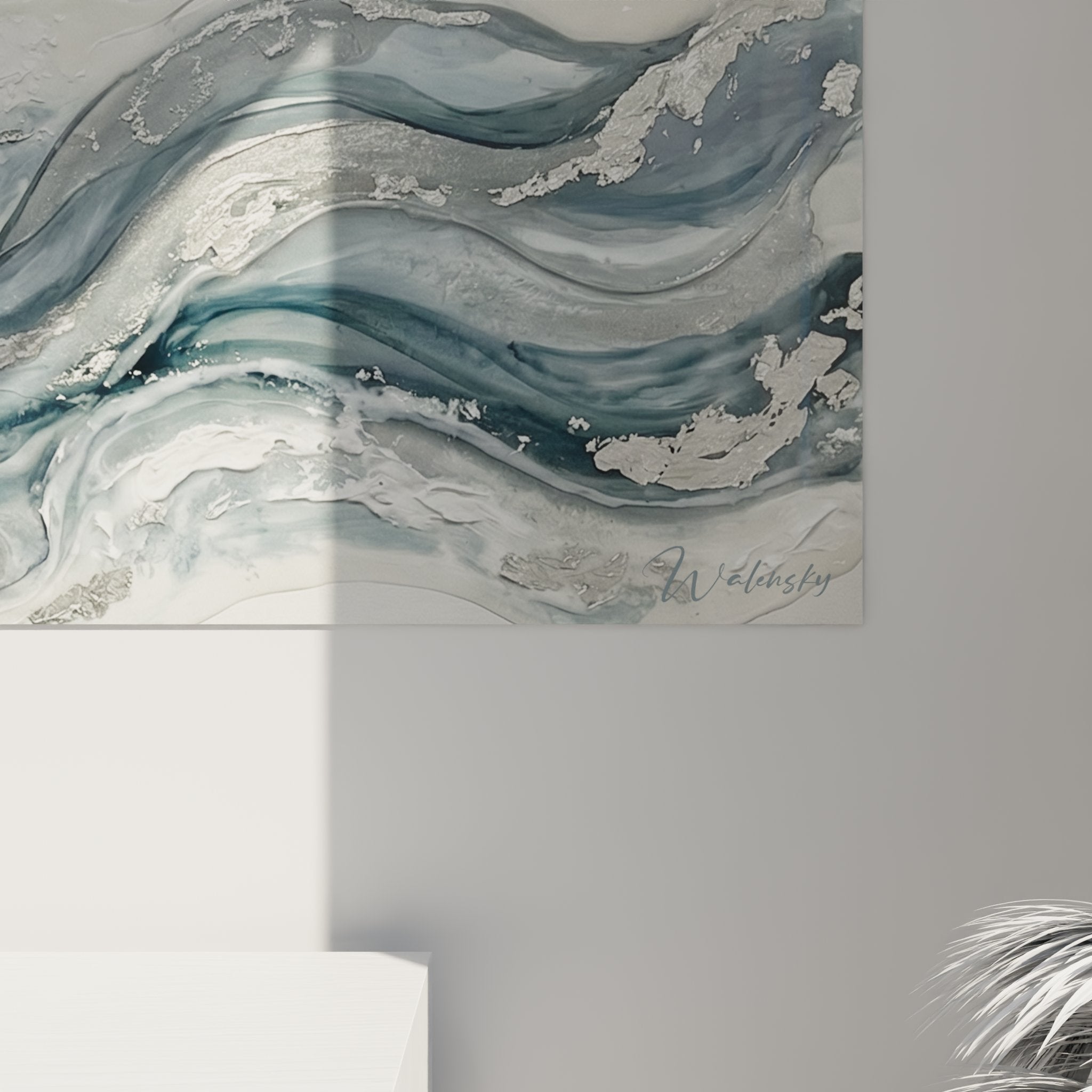 Vista d'insieme del quadro ballerina in movimento in un interno contemporaneo, formato panoramico orizzontale