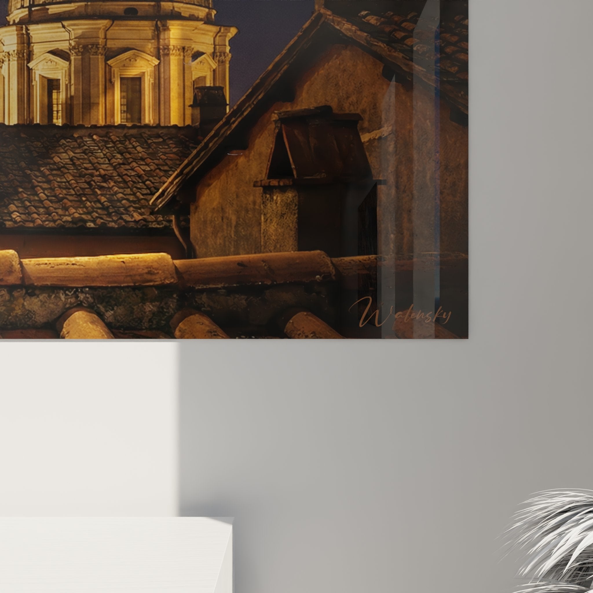 Vue d'ensemble tableau panoramique chat European Shorthair veillant sur architecture historique dorée