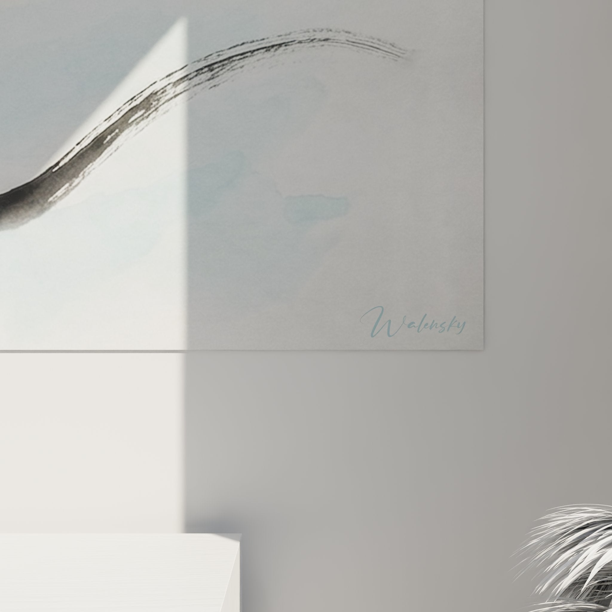 Vue d'ensemble tableau nageur minimaliste accroché au mur dans intérieur contemporain épuré