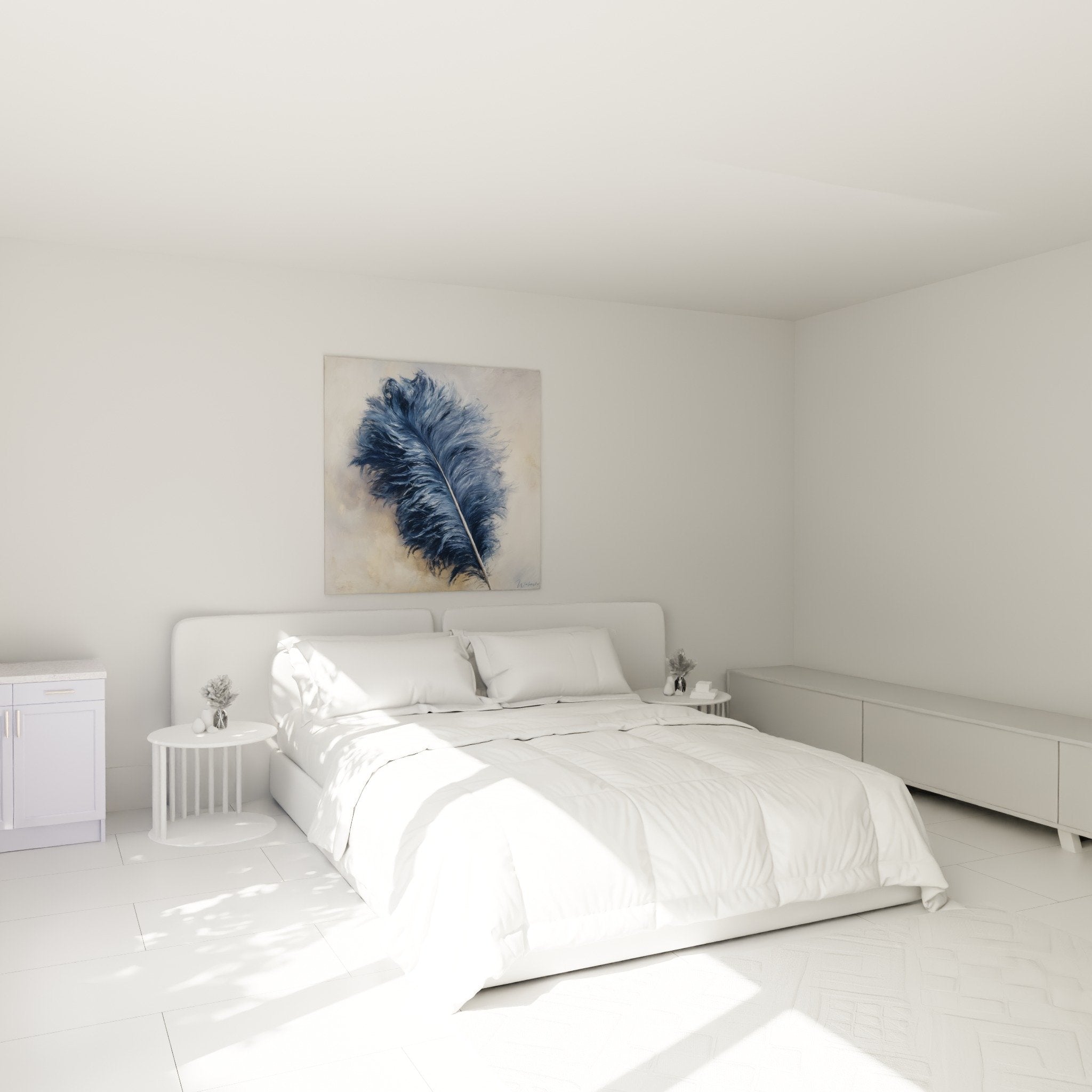 Plume bleue artistique accrochée au mur d'une chambre moderne aux tons naturels et apaisants