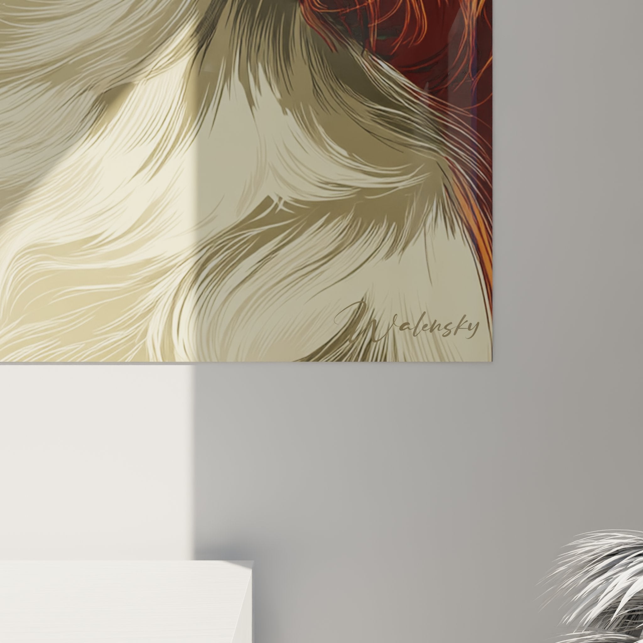 Vue d'ensemble du portrait canin Cavalier King Charles sur fond jaune eclatant dans interieur