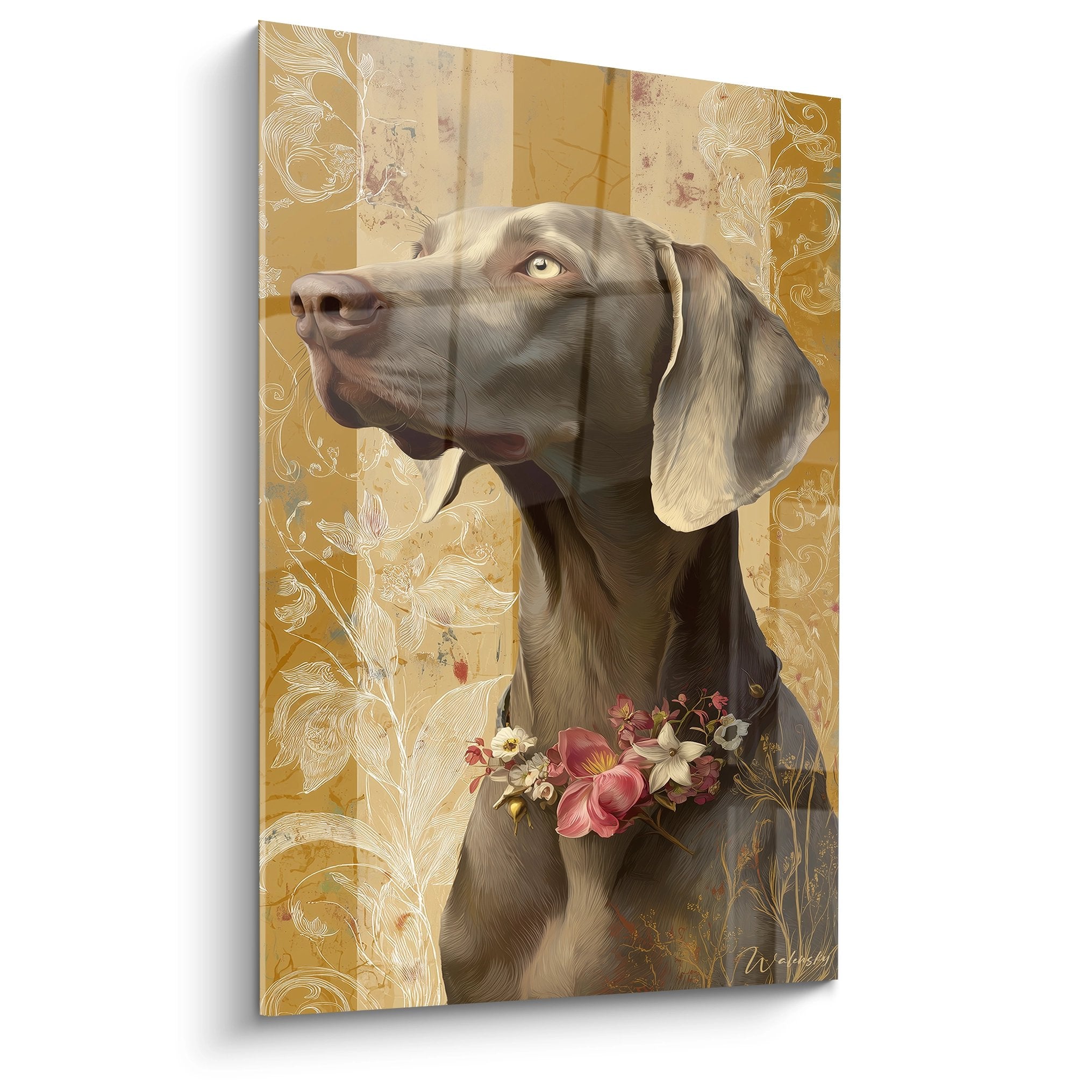 Portrait artistique Weimaraner gris avec couronne fleurs roses sur fond doré ornemental décoratif
