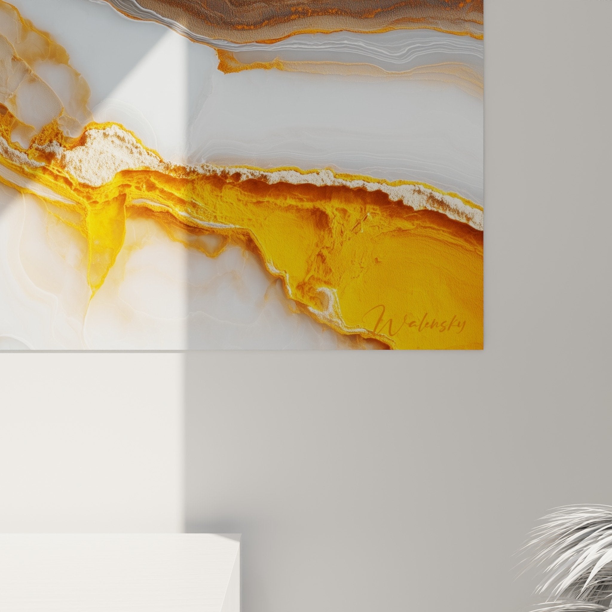 Vue ensemble salon moderne avec tableau panoramique marbre abstrait couleurs terre orange gris decoration murale