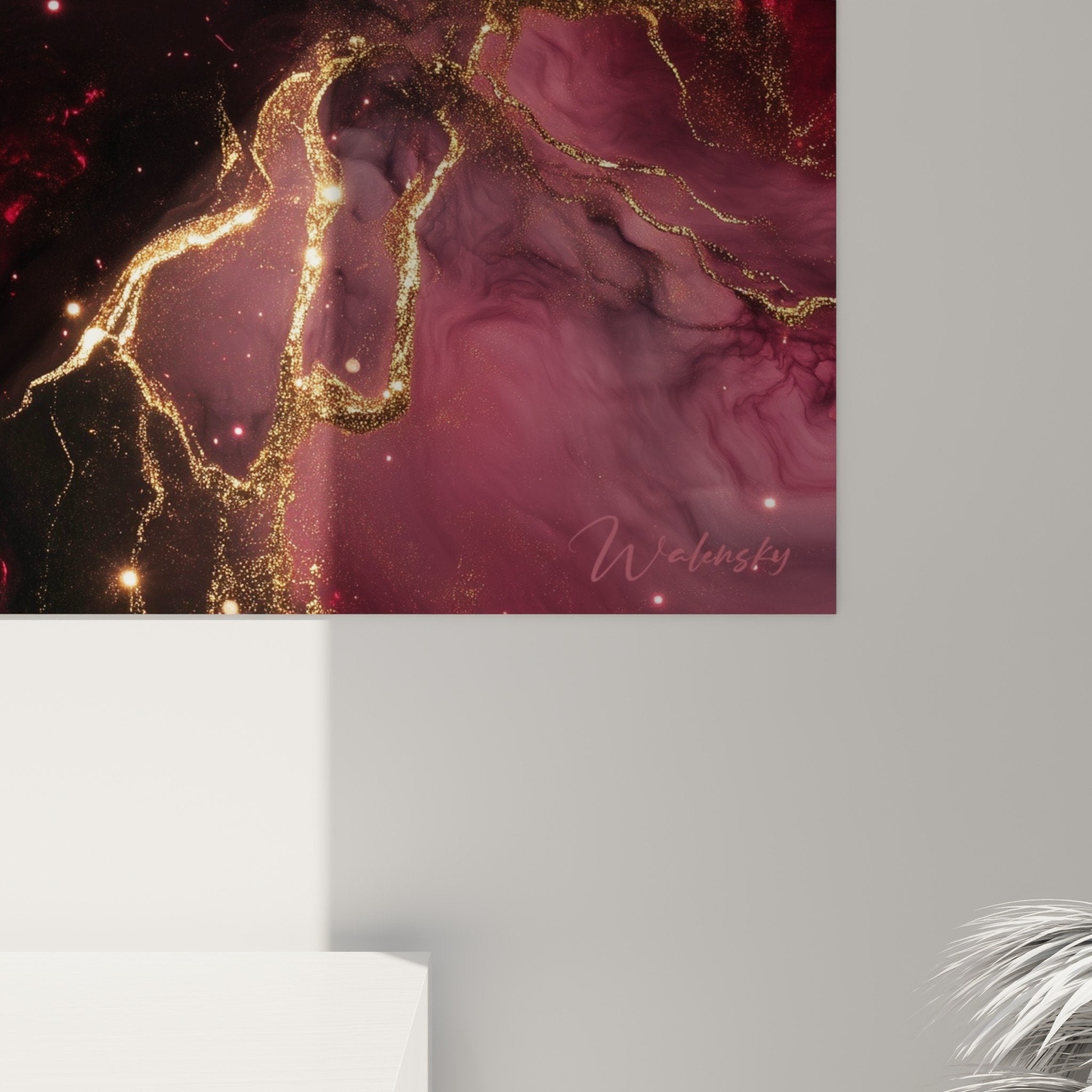Tableau mural marbre abstrait tempete rose doree dans salon contemporain decoration