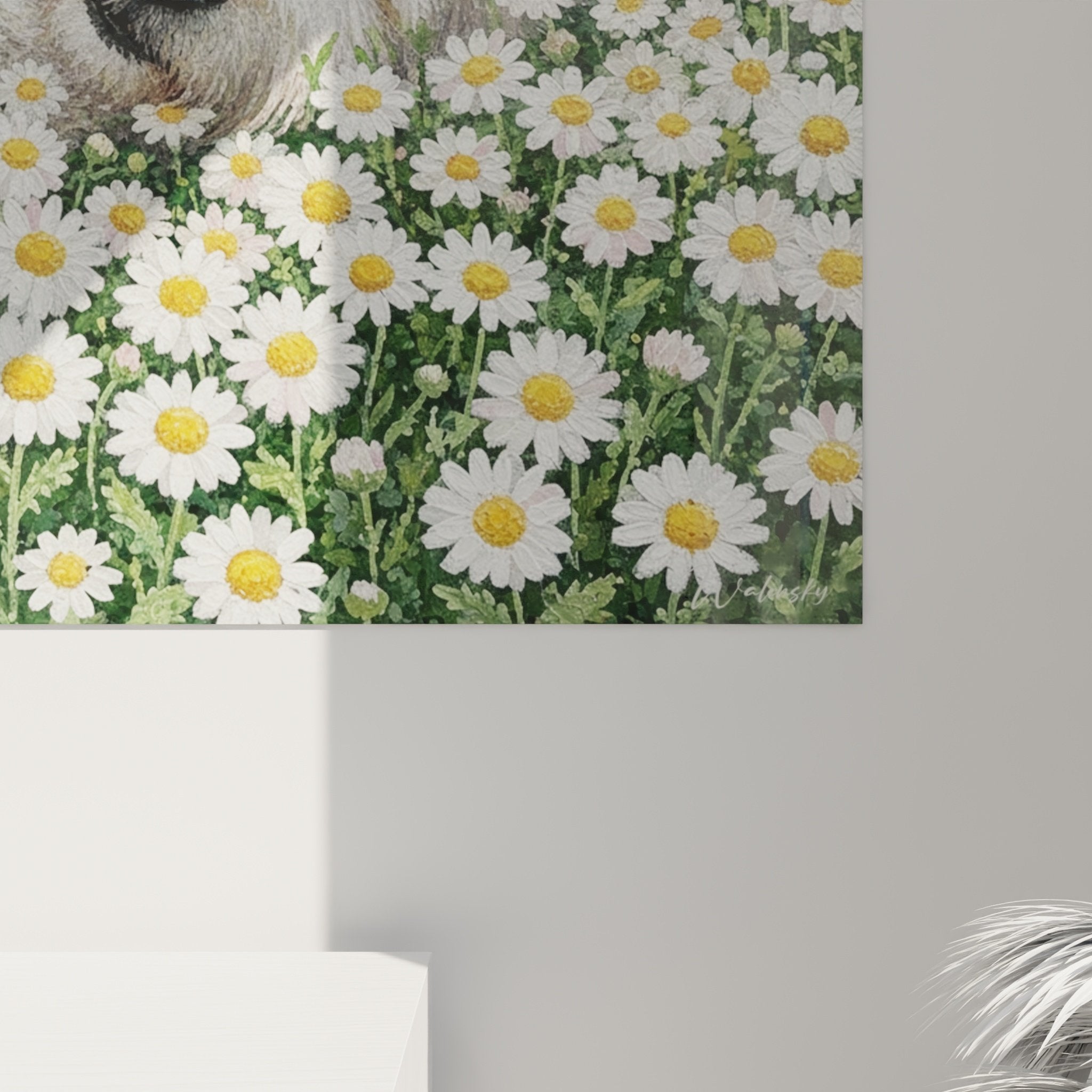 Gesamtansicht Gemälde West Highland White Terrier Gänseblümchen in hellem Wohnzimmer skandinavische Dekoration