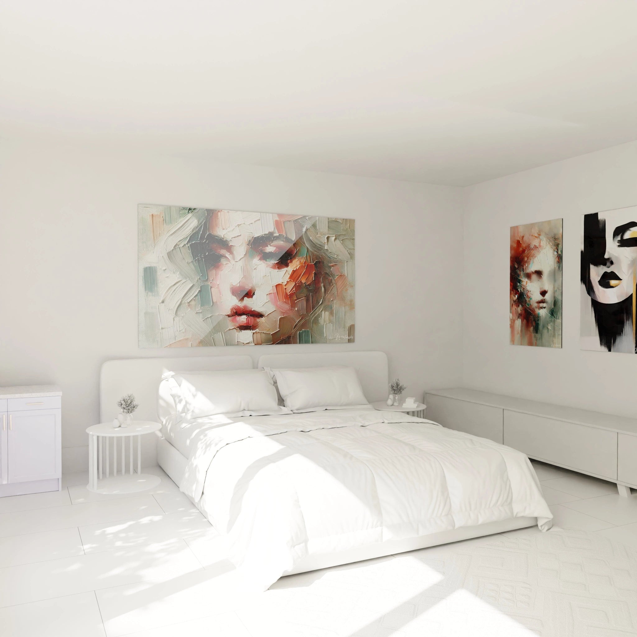 Tableau féminin abstrait au-dessus d'un lit dans une chambre. Les nuances de beige, corail et gris ajoutent une touche élégante et émotionnelle à l’espace intérieur.