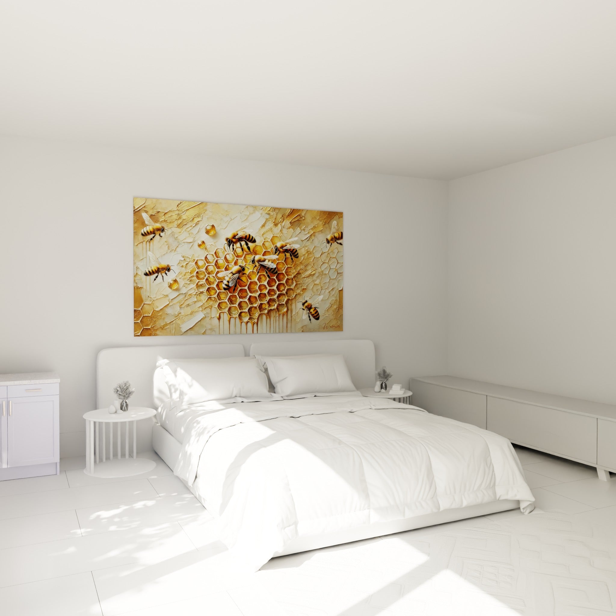 Essaim d'abeilles rayées noir et or survolant un rayon de miel doré au-dessus d'un lit dans une chambre claire