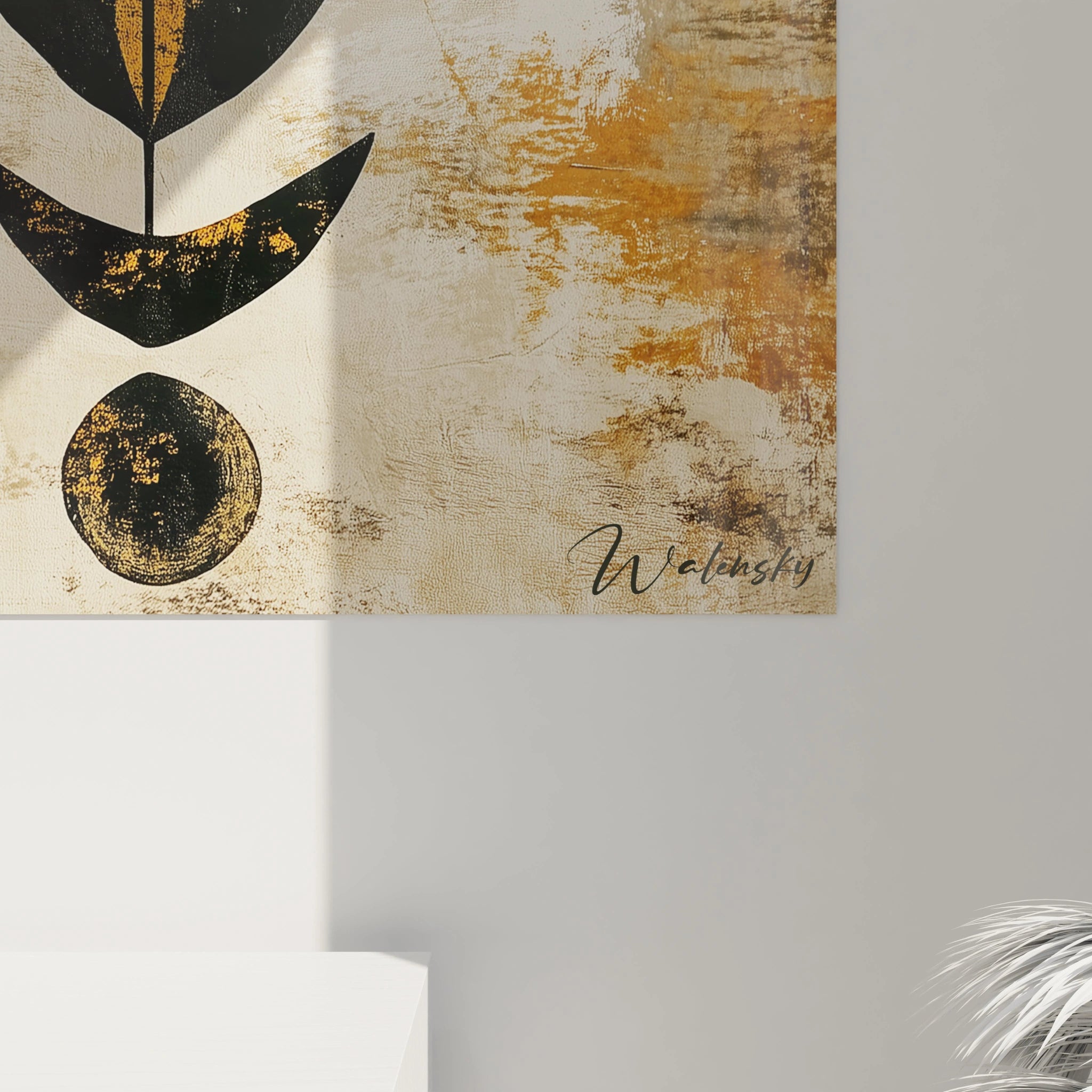 Tableau africain mural abstrait signé Walensky avec motifs noirs et fonds ocre pour décoration intérieure