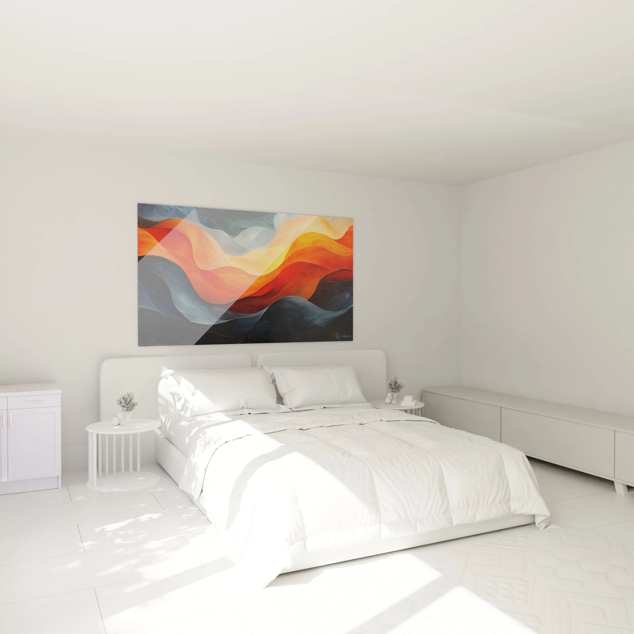 Tableau africain mural abstrait aux teintes chaudes au-dessus d'un lit blanc dans une chambre moderne