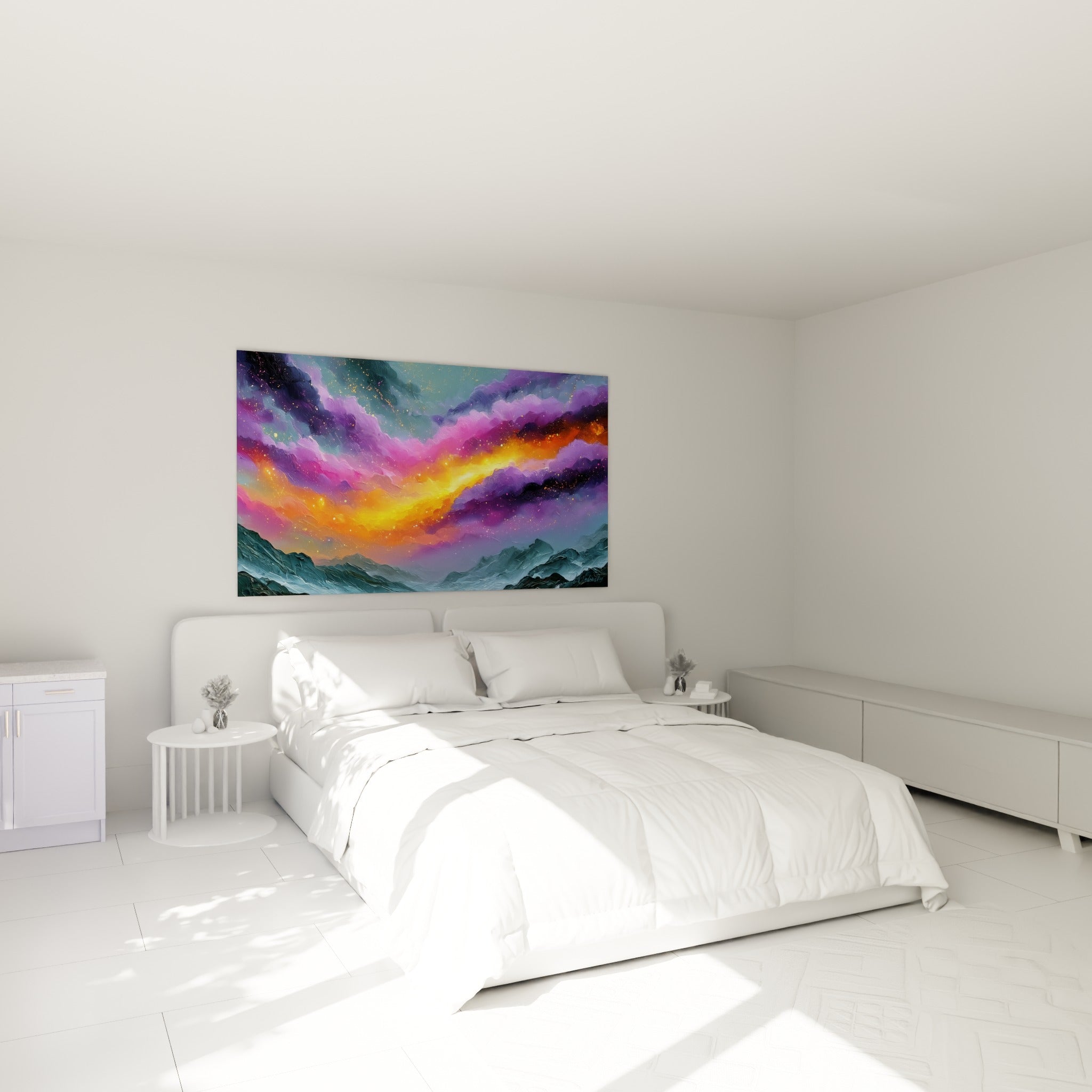Explosion orangée et pourpre d'un ciel cosmique, au-dessus d'un lit dans une chambre claire