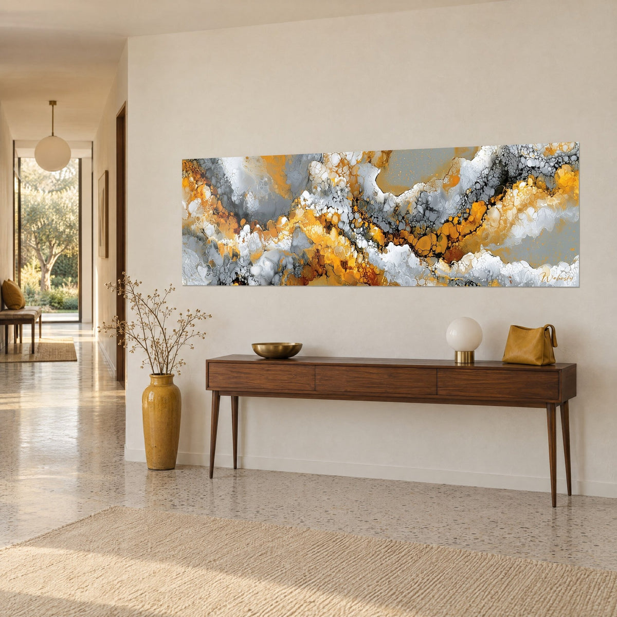 Tableau fusion minérale en cellules ocre et gris perle, écume ivoire sur filets noirs, accroché au-dessus d'une console en bois sombre