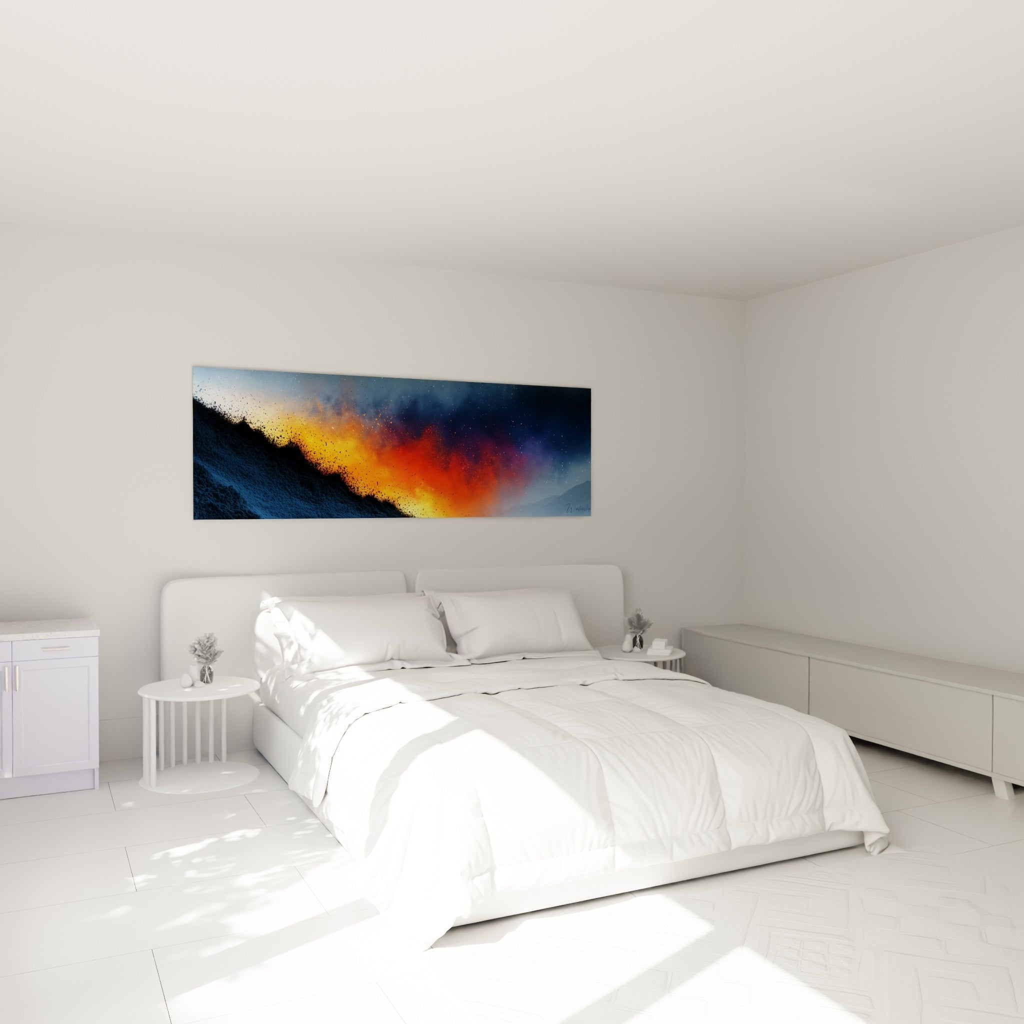 Explosion orangée et bleu nuit se déployant au-dessus d'un lit dans une chambre claire et épurée