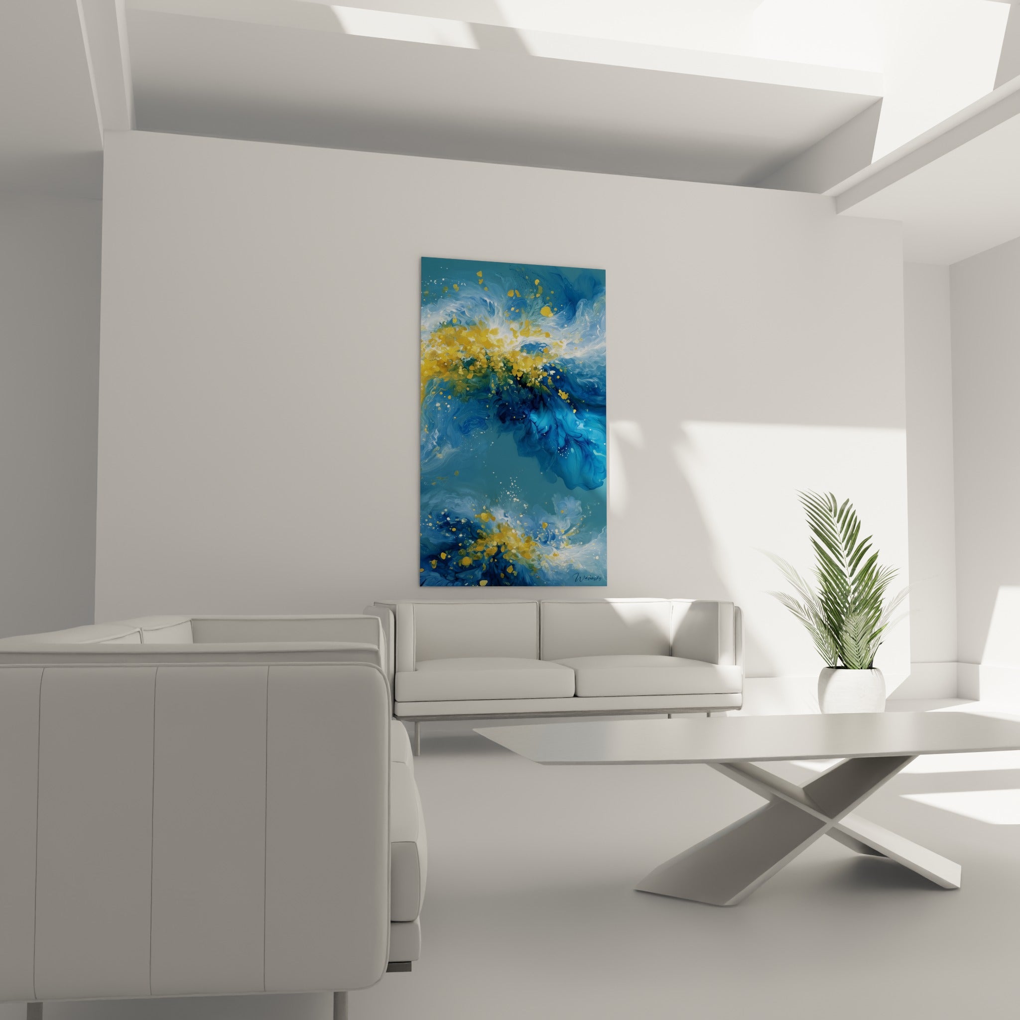 Éclaboussures dorées et bleu turquoise en mouvement ornent le mur au-dessus d'un canapé dans un salon lumineux