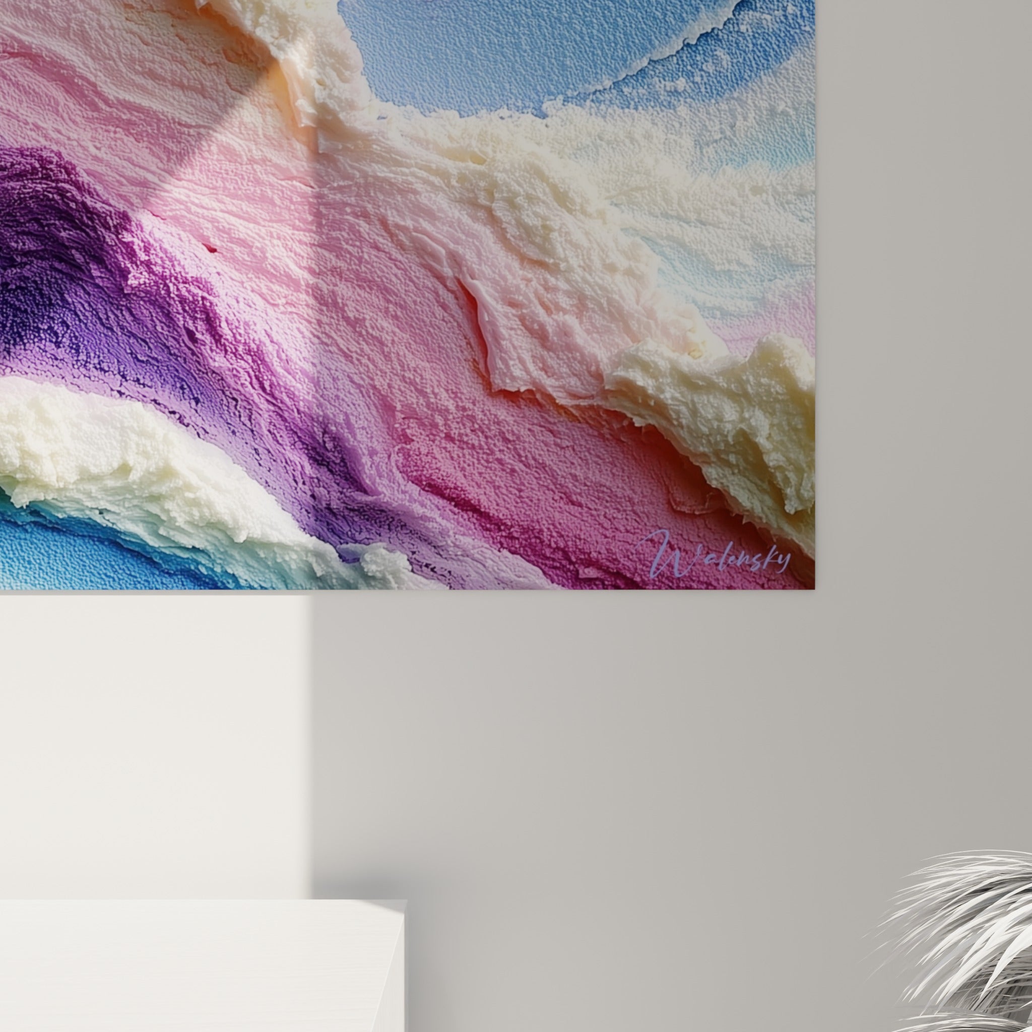 Empâtements épais où le rose et le violet se mêlent au bleu marine sur ce tableau Abstrait Coloré
