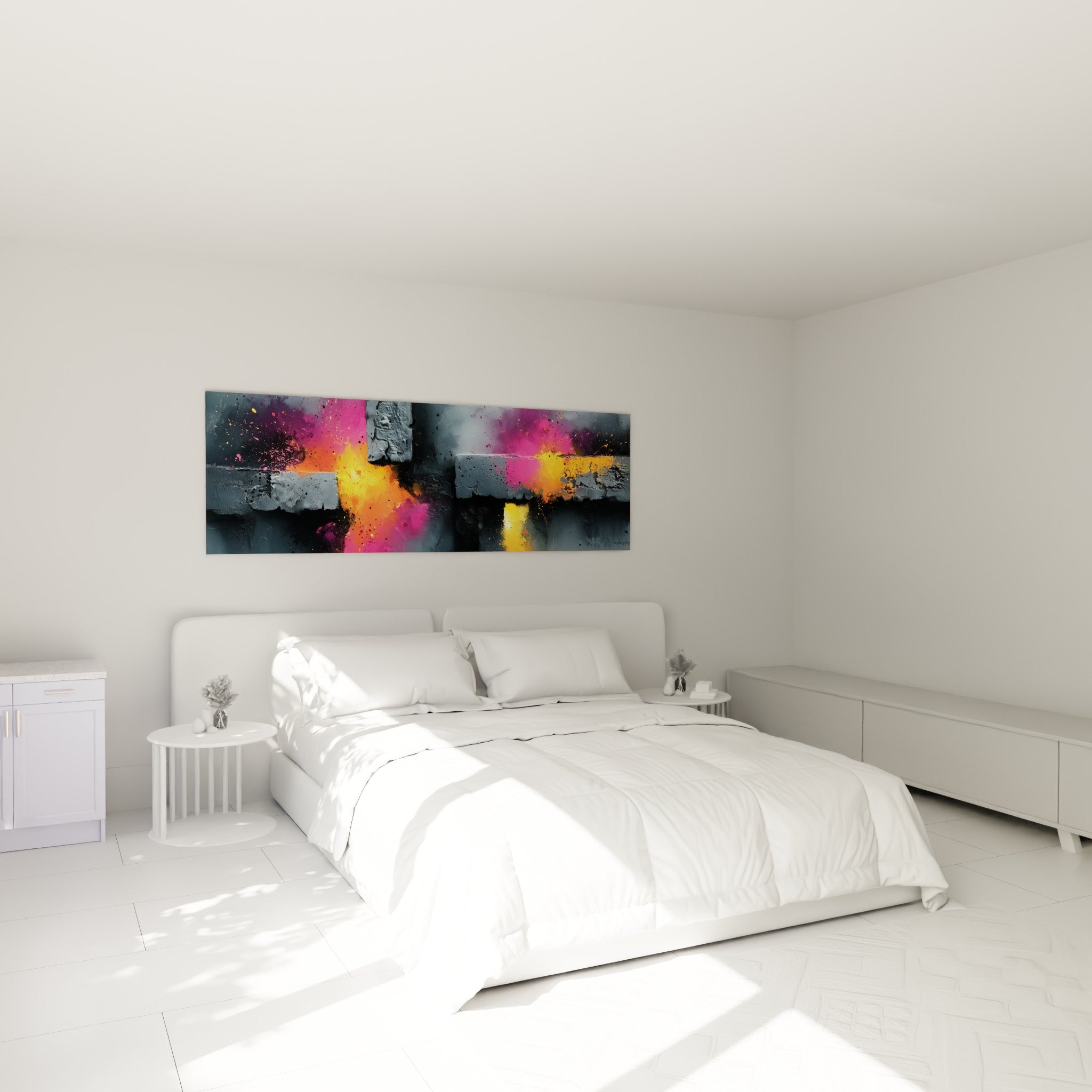 Explosion magenta et dorée sur fond gris de ce tableau Abstrait Coloré, au-dessus d'un lit dans une chambre claire