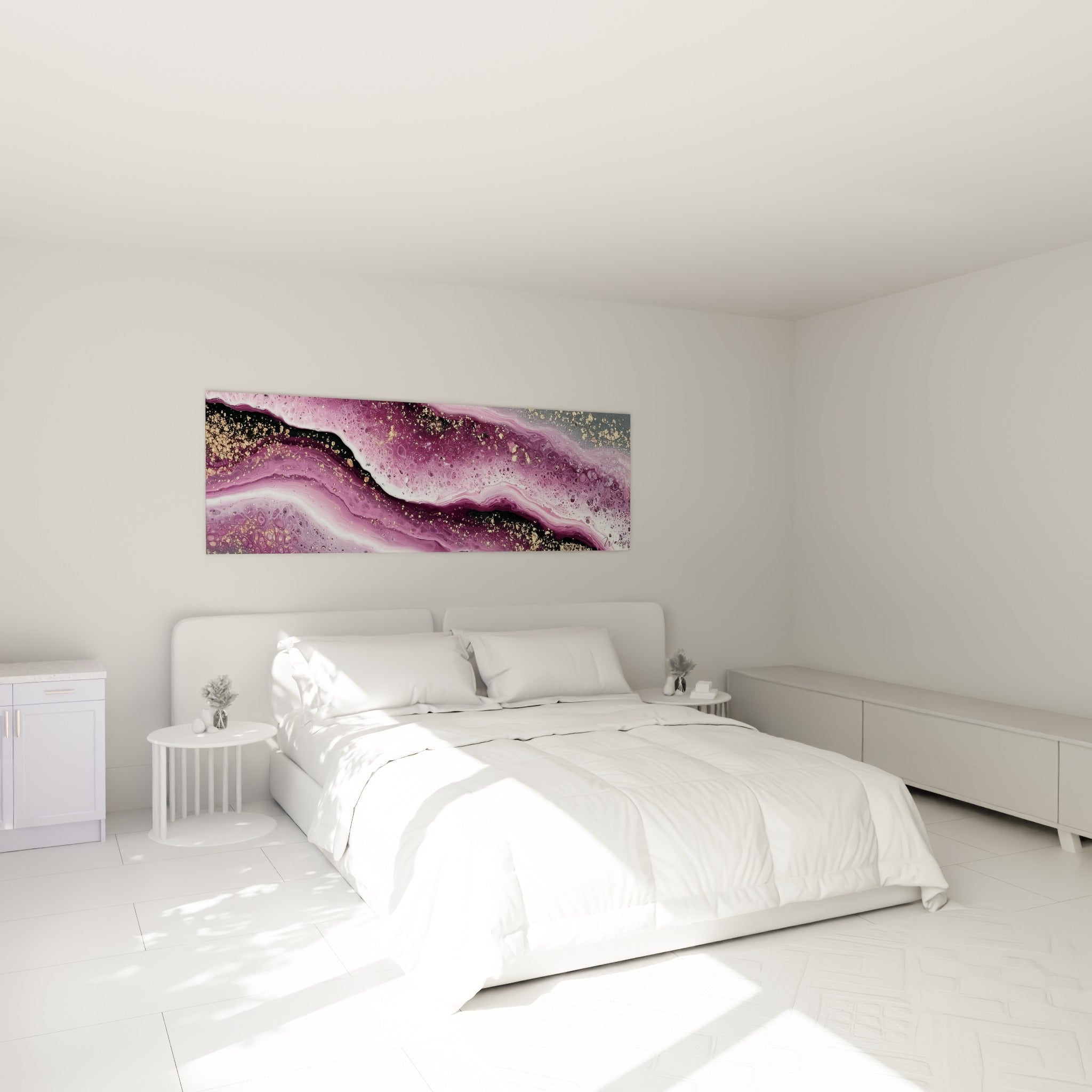 Coulées violettes et dorées formant une géode abstraite au-dessus d'un lit dans une chambre claire
