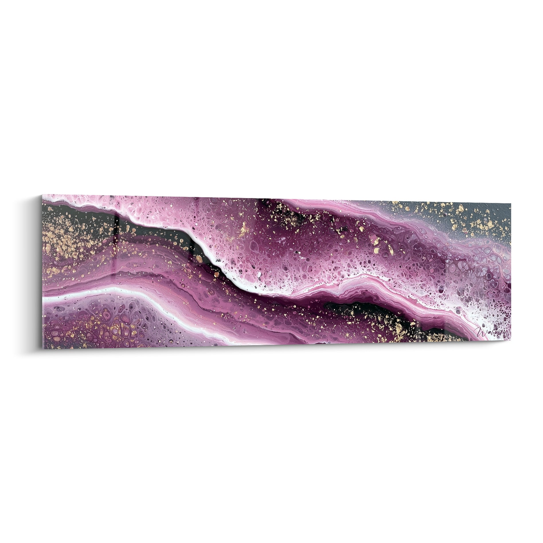Faille minérale violette, anthracite et dorée traversant une toile panoramique fluide et scintillante