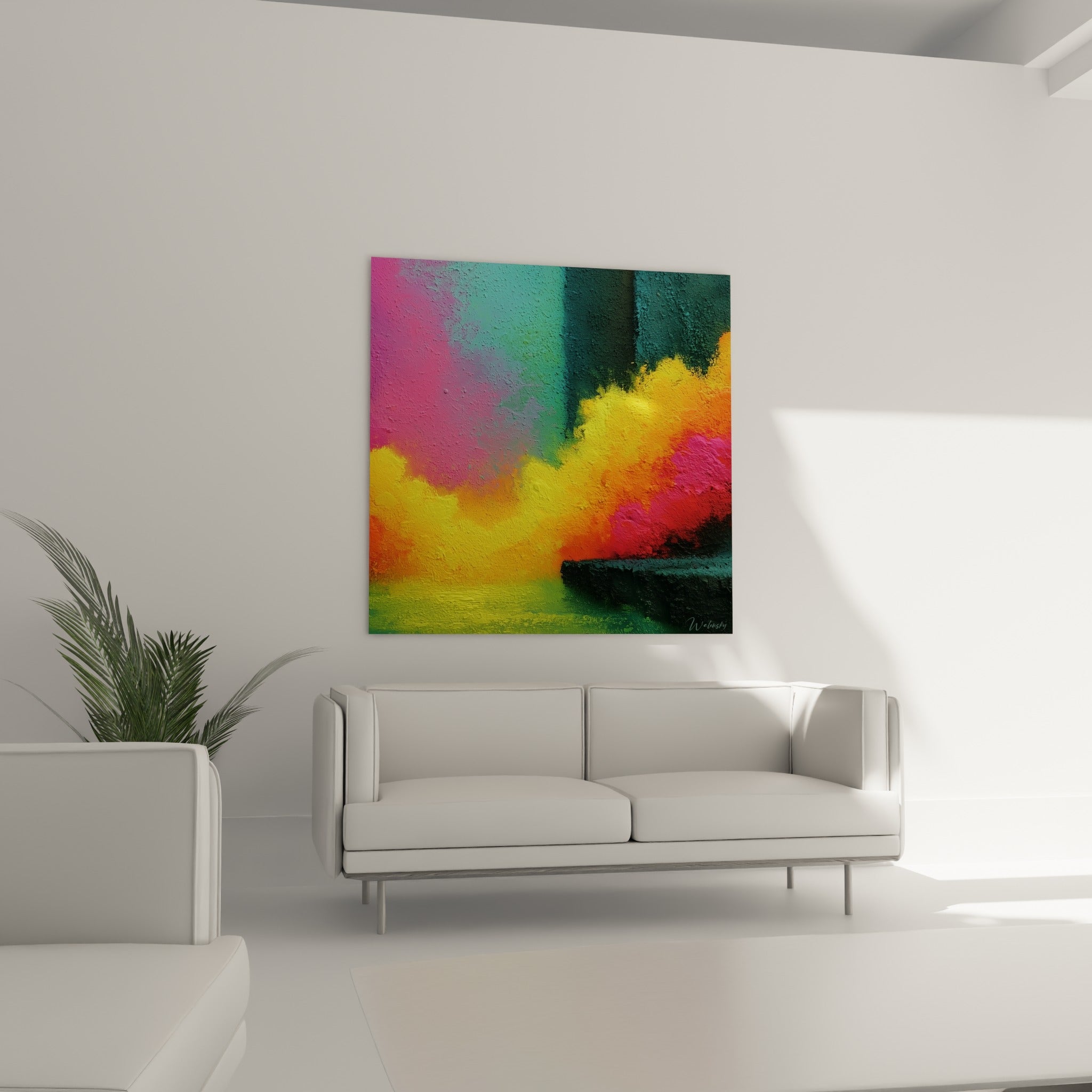 Masse organique rose fuchsia et jaune vif jaillissant d'un fond anthracite, au-dessus d'un canapé dans un salon lumineux