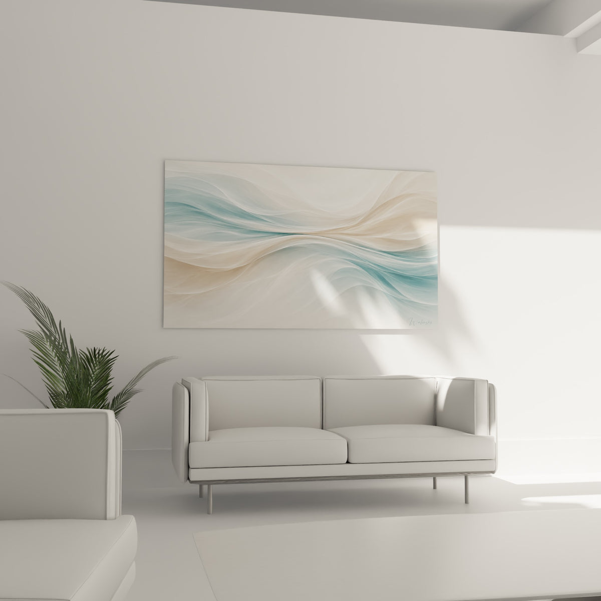 Ondulations douces sable et bleu clair installées au-dessus d'un canapé dans un salon lumineux