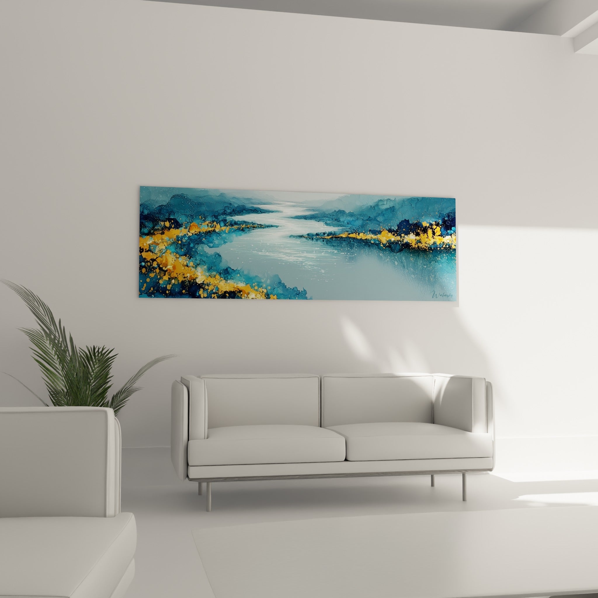 Paysage abstrait bleu nuit et doré traversé d'un canal argenté, au-dessus d'un canapé dans un salon lumineux
