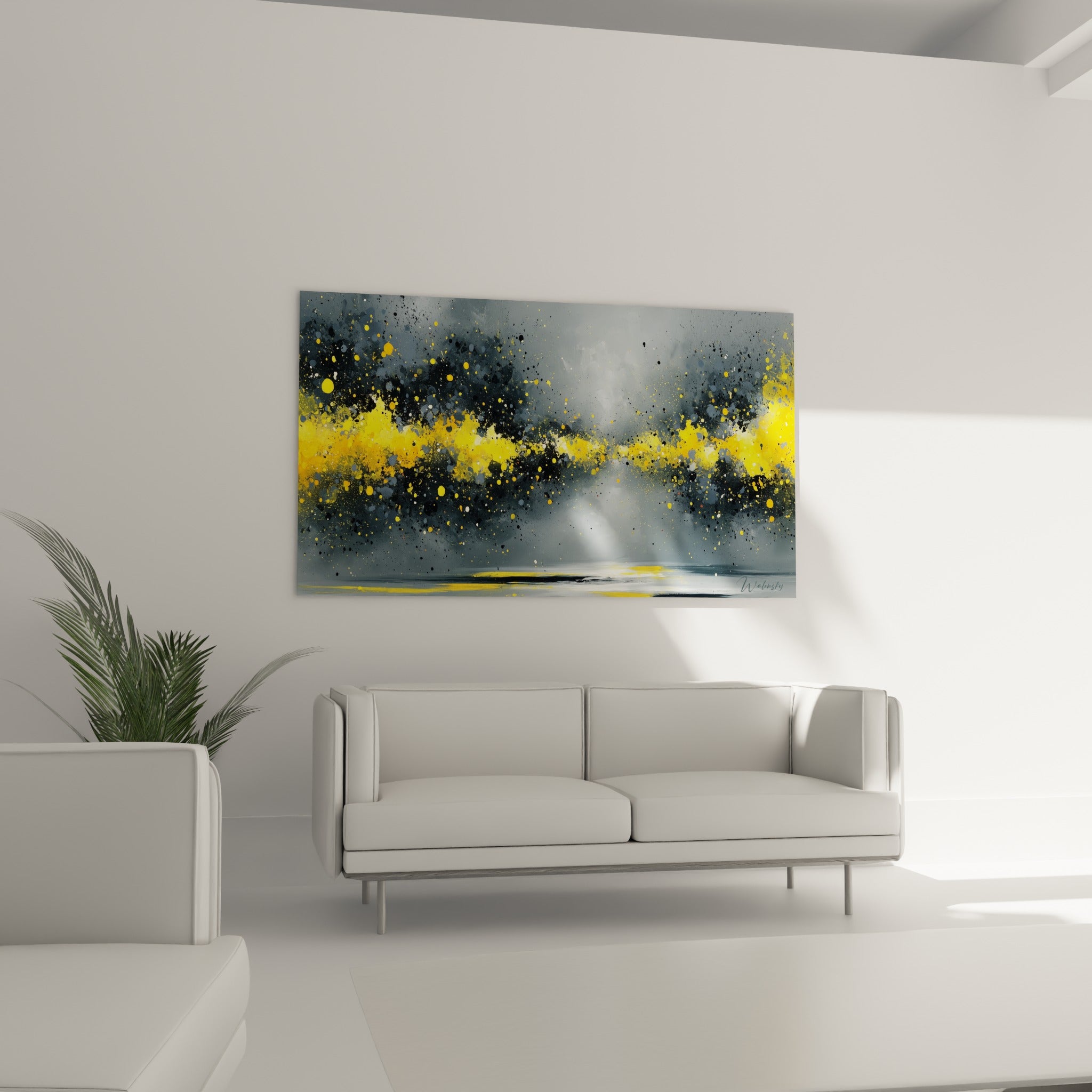 Explosion dorée traversant un fond anthracite sur un tableau abstrait coloré au-dessus d'un canapé dans un salon lumineux