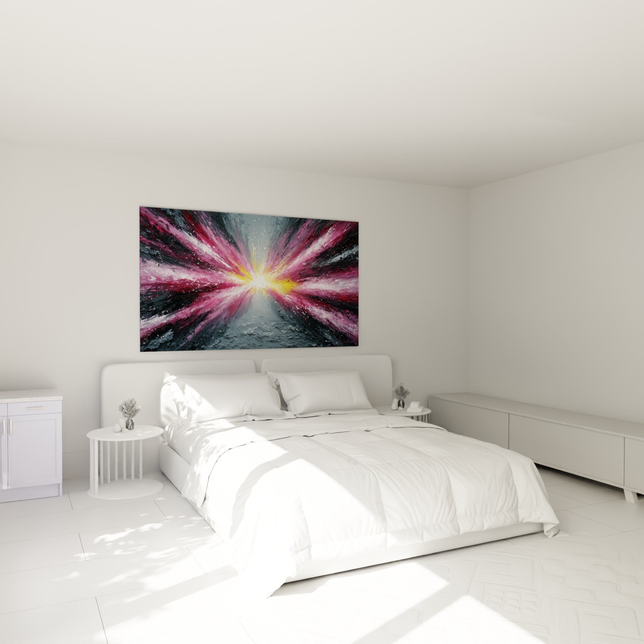 Déflagration lumineuse rose et dorée peinte, accrochée au-dessus d'un lit dans une chambre claire
